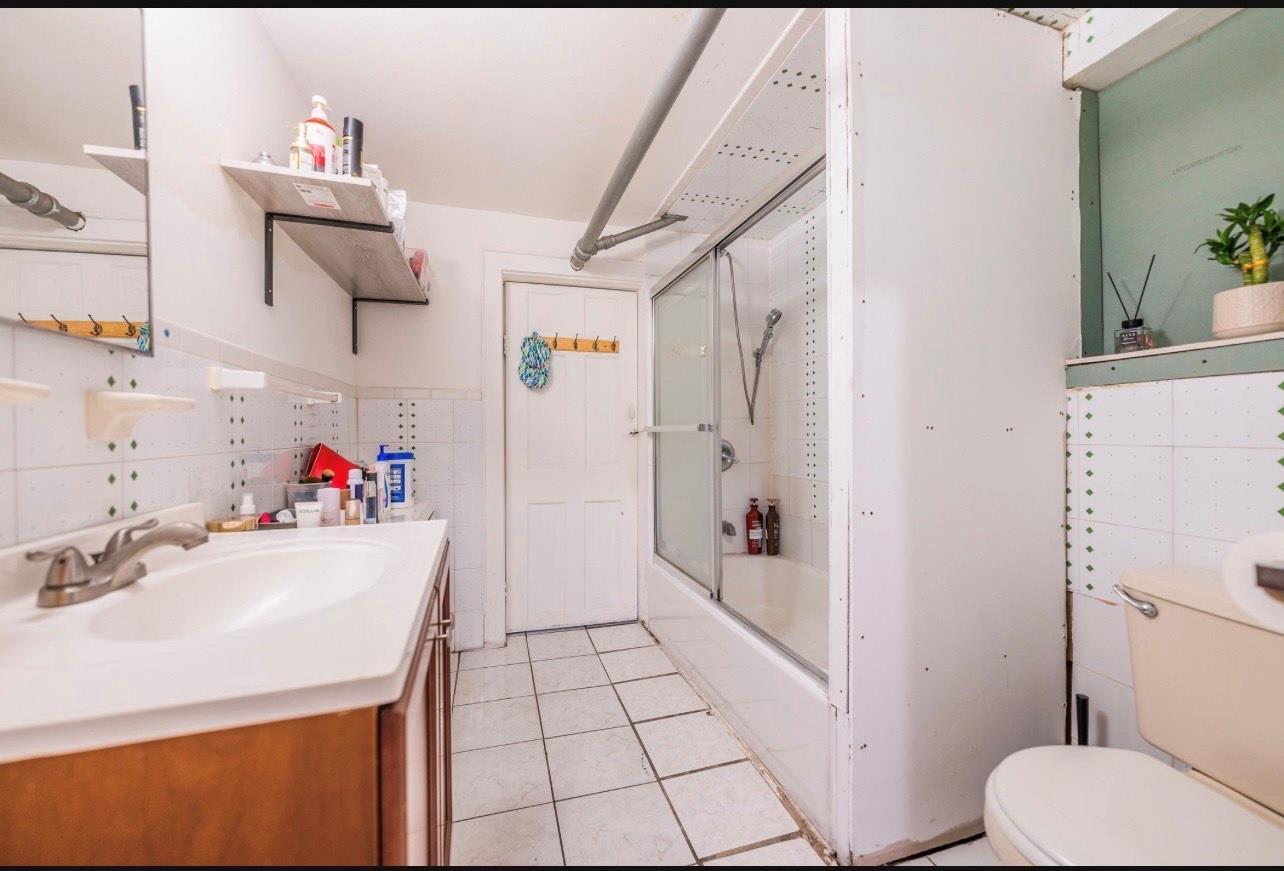 Single Family 75th St  Queens, NY 11379, MLS-877678-12