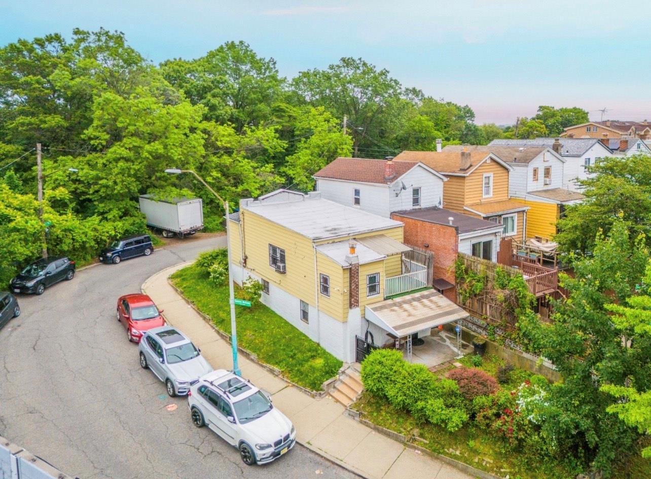 Single Family 75th St  Queens, NY 11379, MLS-877678-21
