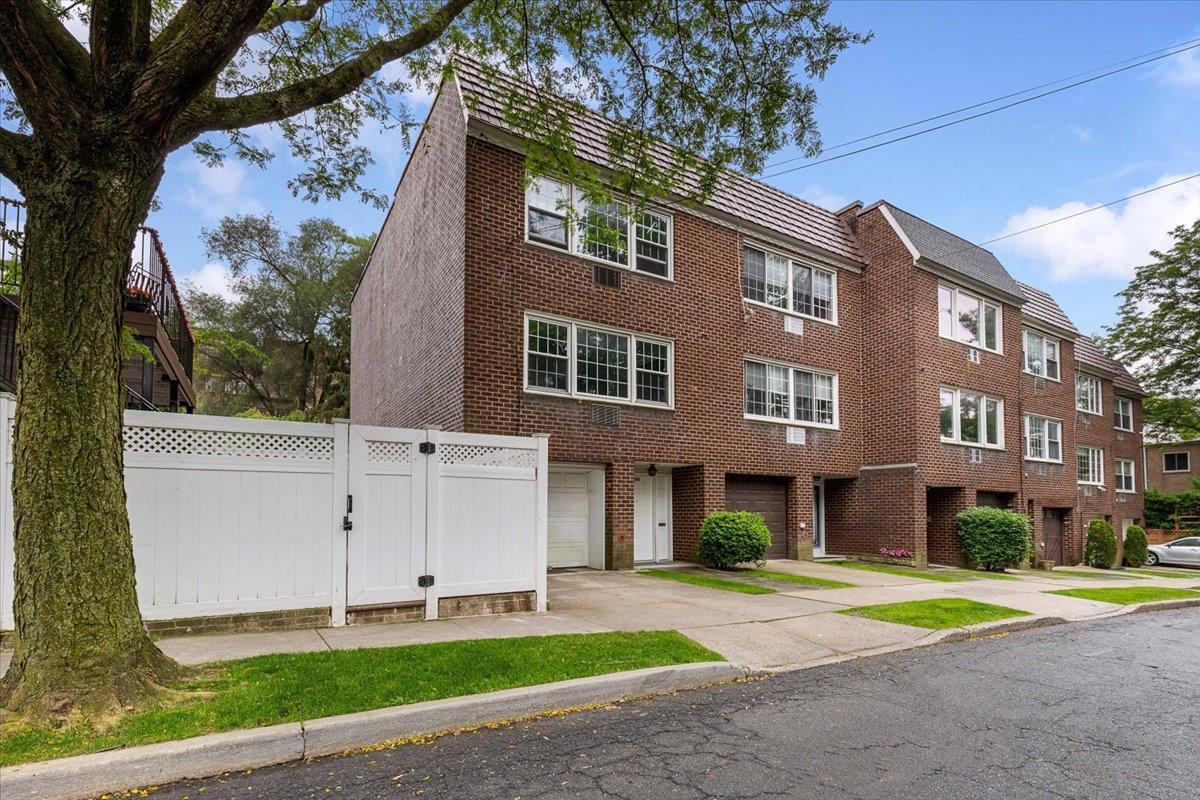 Single Family 231st  Bronx, NY 10463, MLS-877680-21