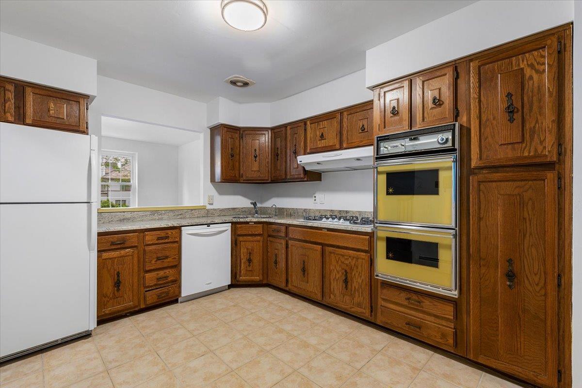 Single Family 231st  Bronx, NY 10463, MLS-877680-8