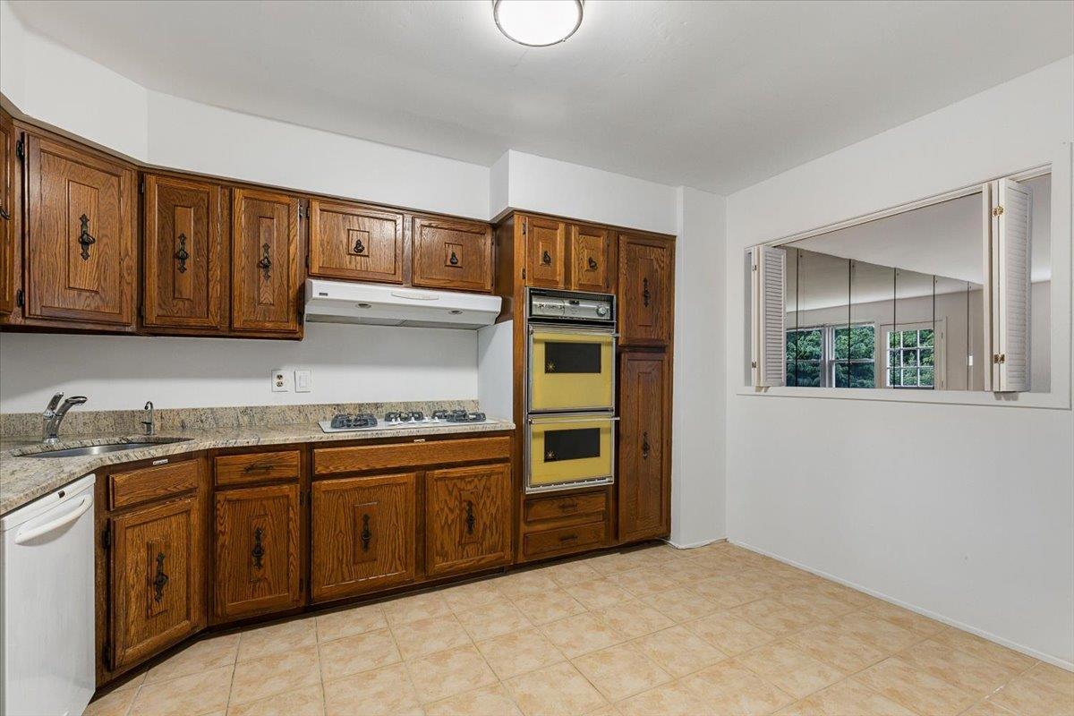Single Family 231st  Bronx, NY 10463, MLS-877680-9
