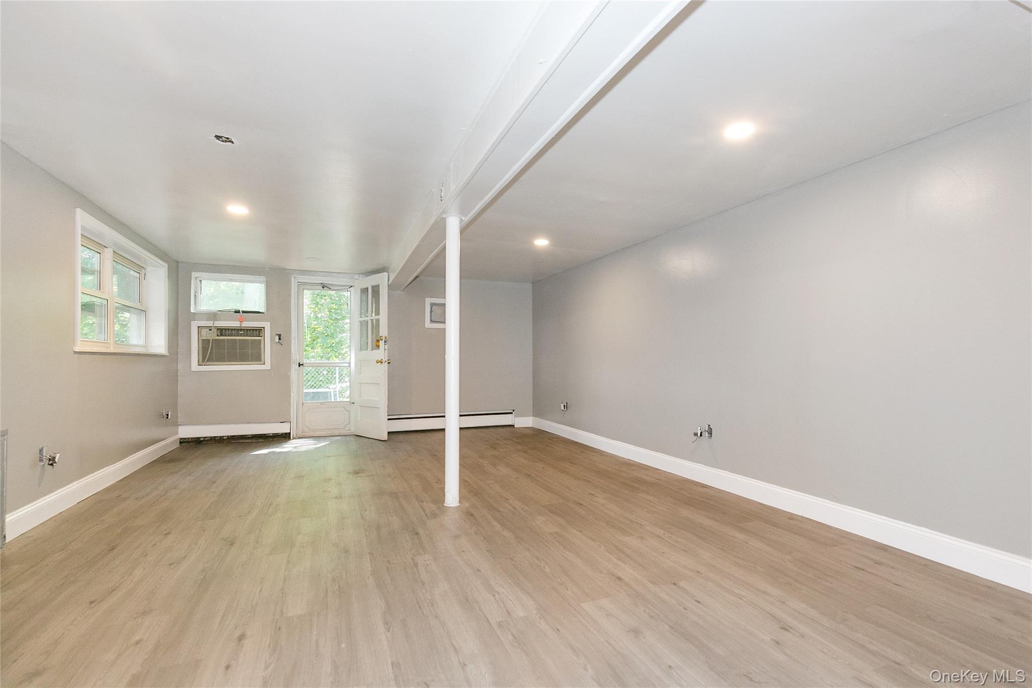 Single Family Brookdale Nassau County, NY 11542, MLS-877788-34