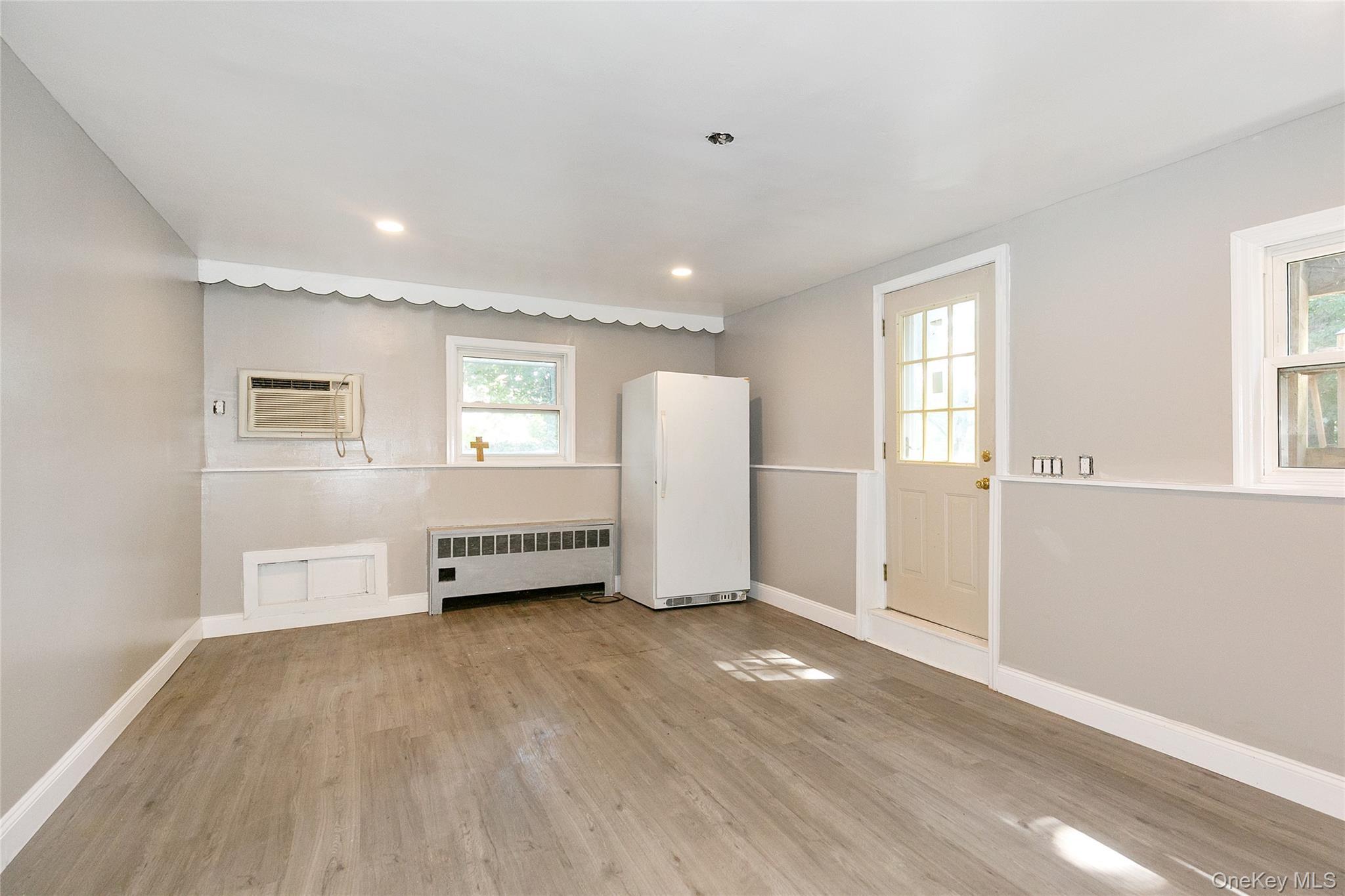 Single Family Brookdale Nassau County, NY 11542, MLS-877788-37