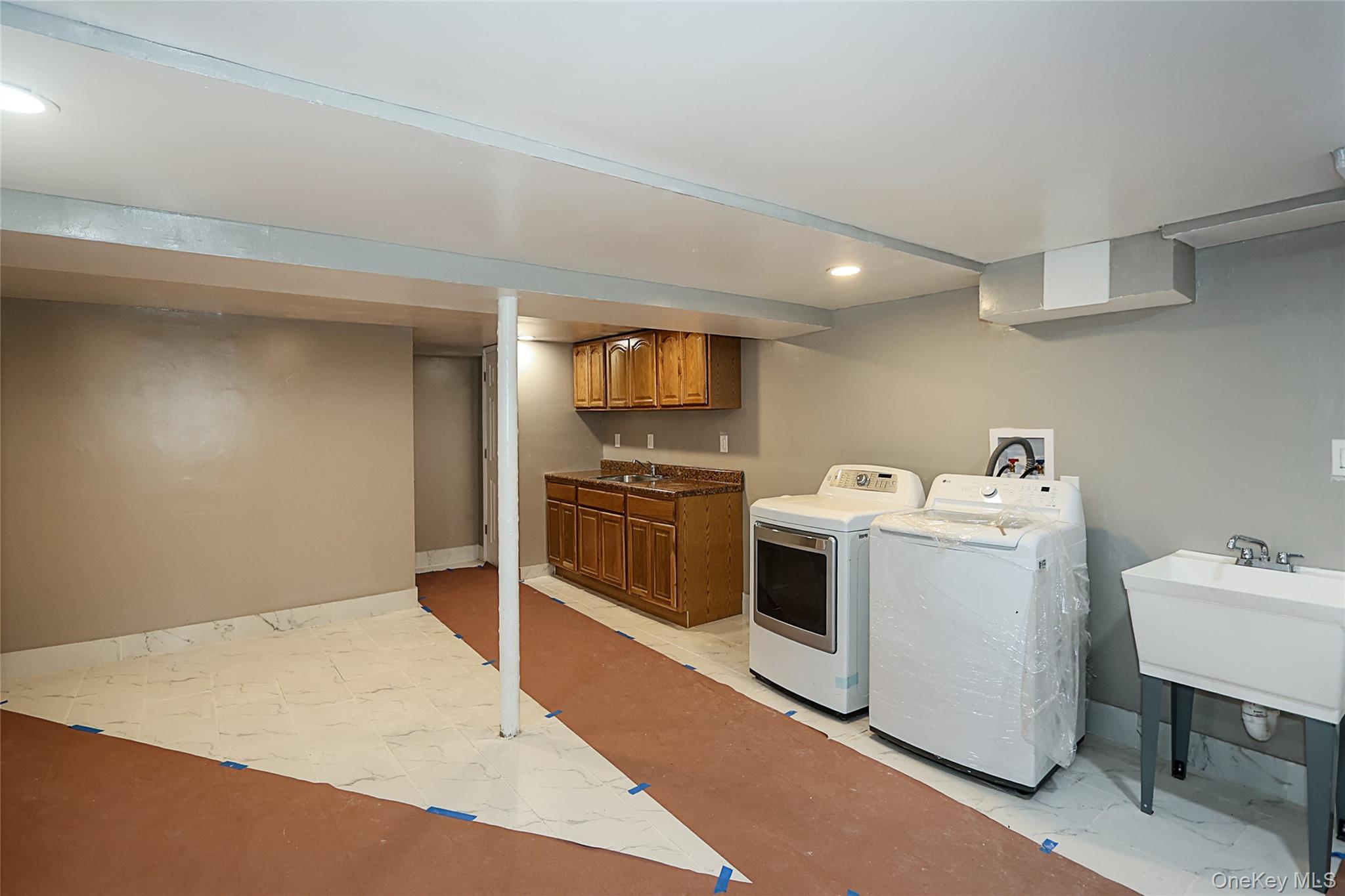 Single Family Brookdale Nassau County, NY 11542, MLS-877788-42