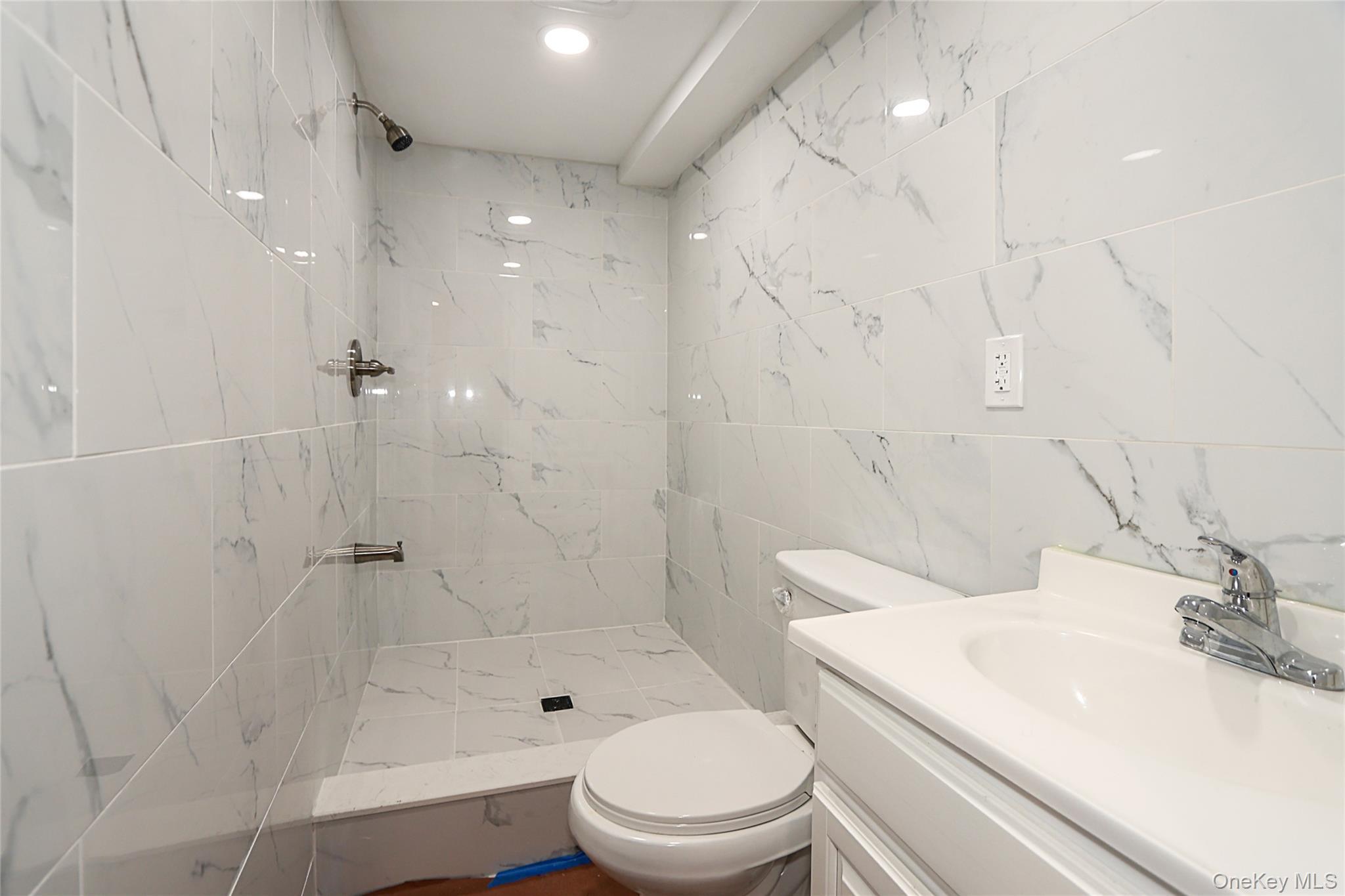 Single Family Brookdale Nassau County, NY 11542, MLS-877788-43