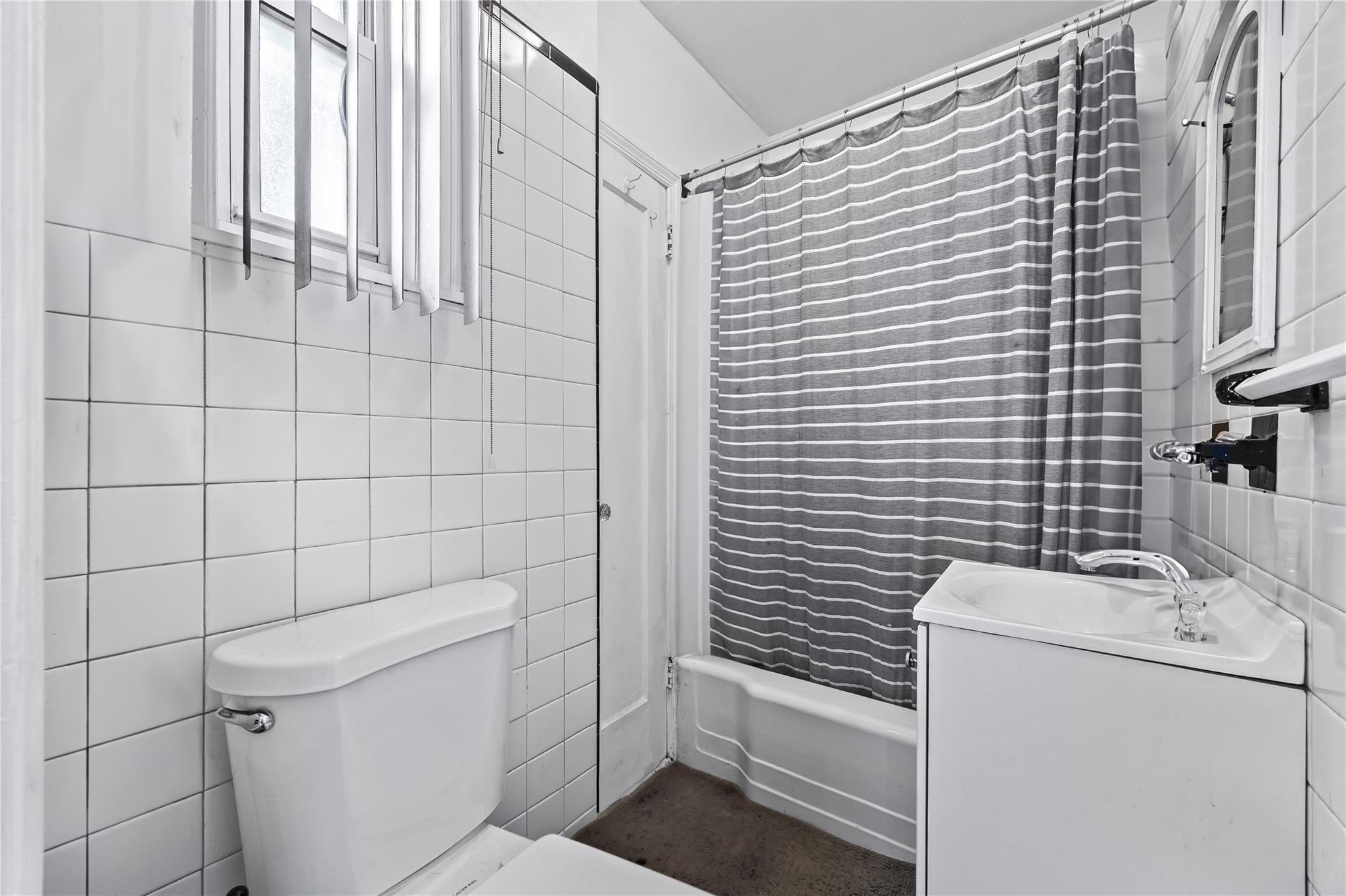 Single Family Avenue K  Brooklyn, NY 11234, MLS-877816-25