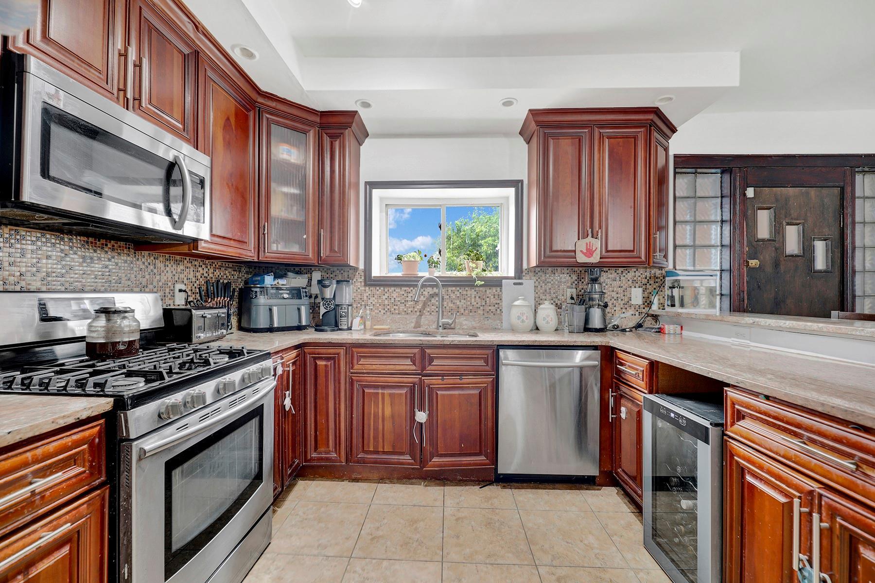 Single Family Anderson Rd  Queens, NY 11434, MLS-877846-16