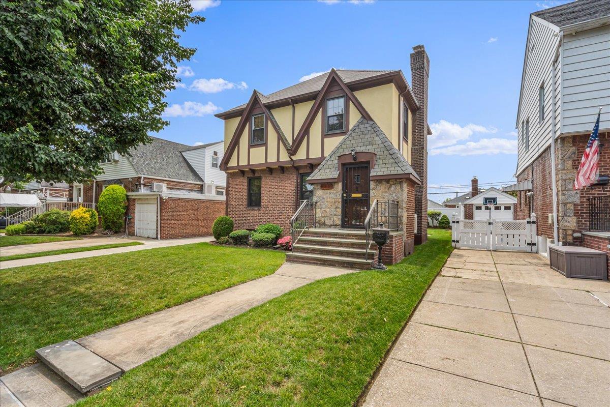 Single Family 25th  Queens, NY 11358, MLS-877857-22