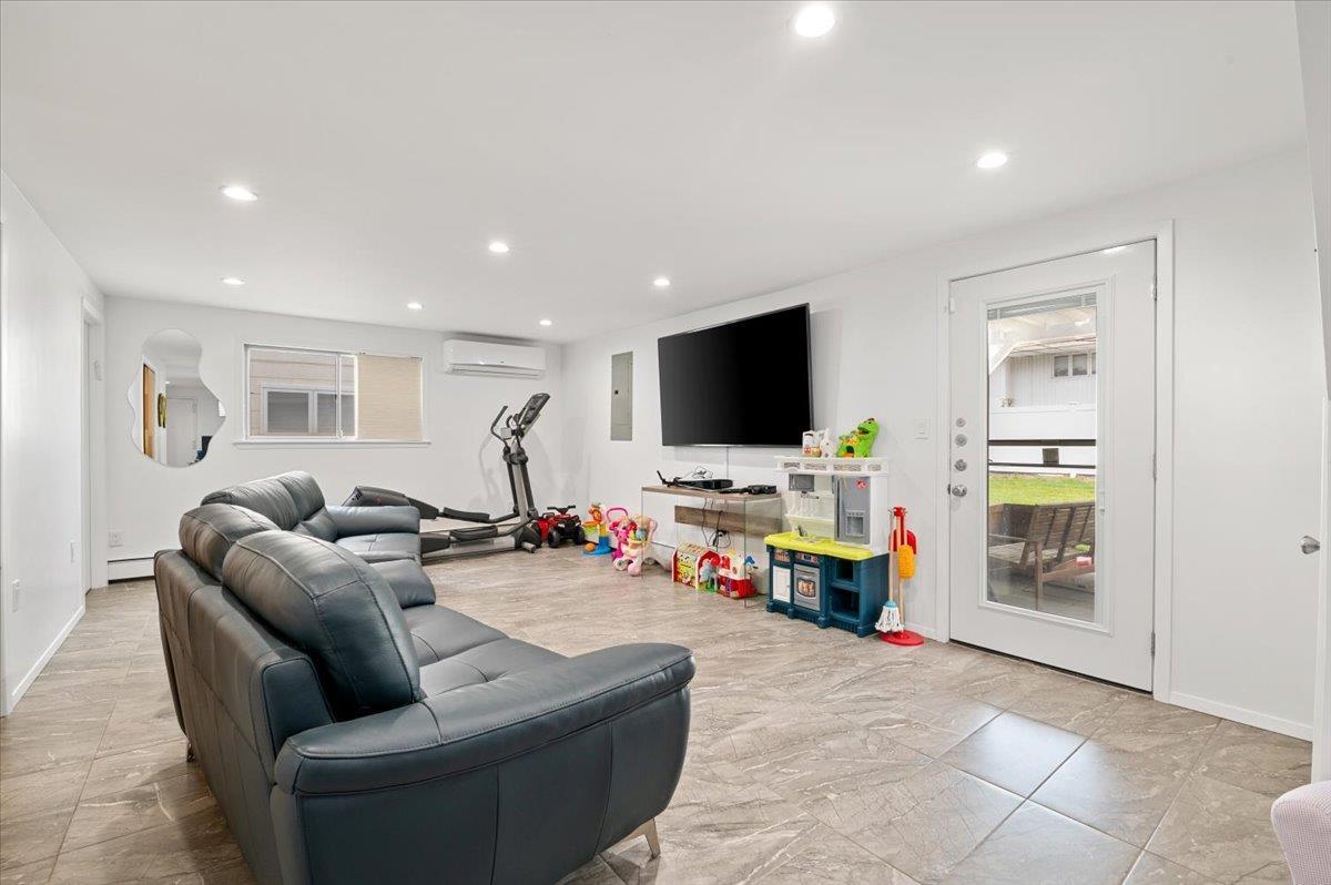 Single Family Eagle  Nassau County, NY 11581, MLS-877875-12