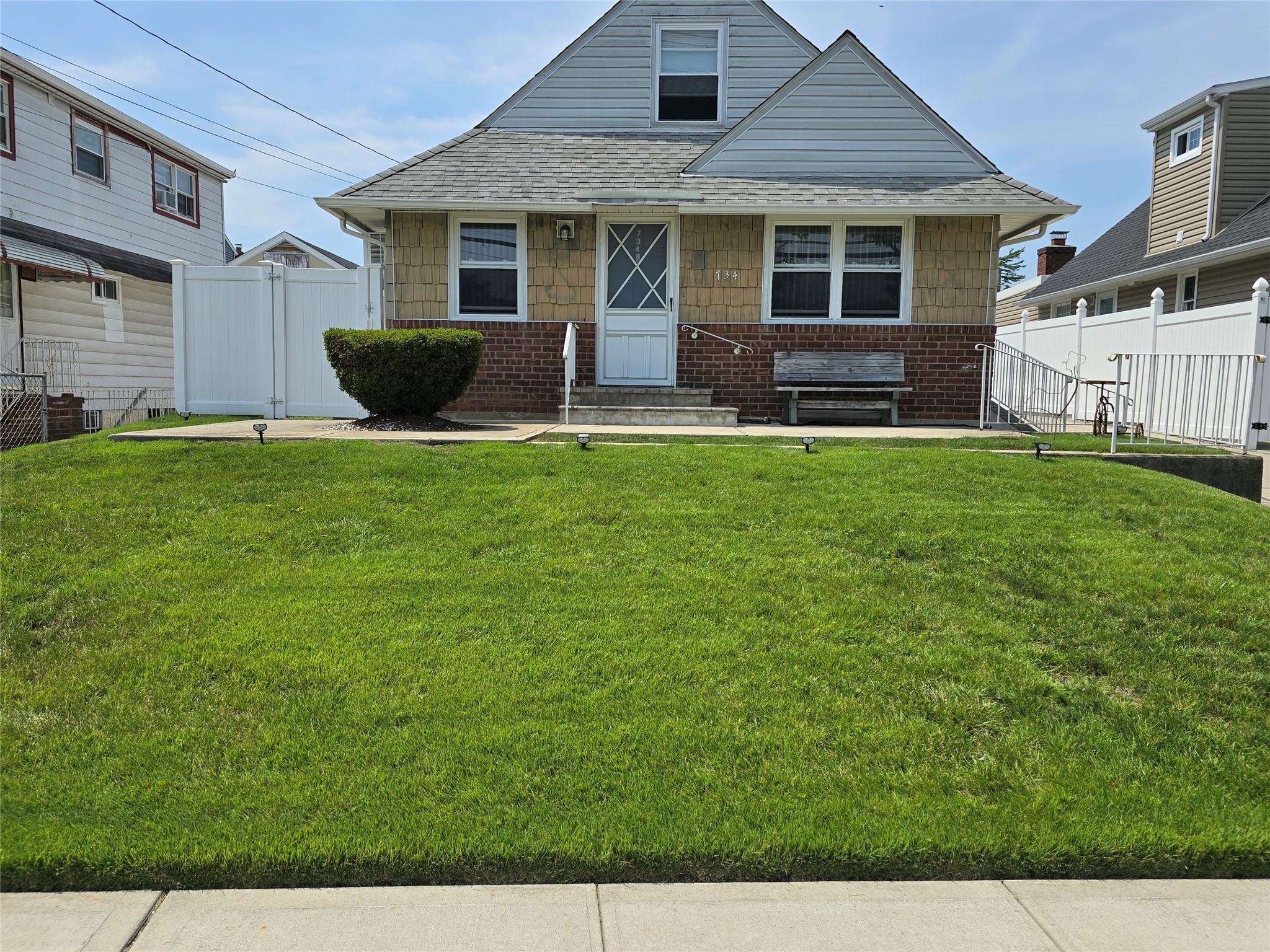 Single Family Dauntless  Nassau County, NY 11003, MLS-877899-2