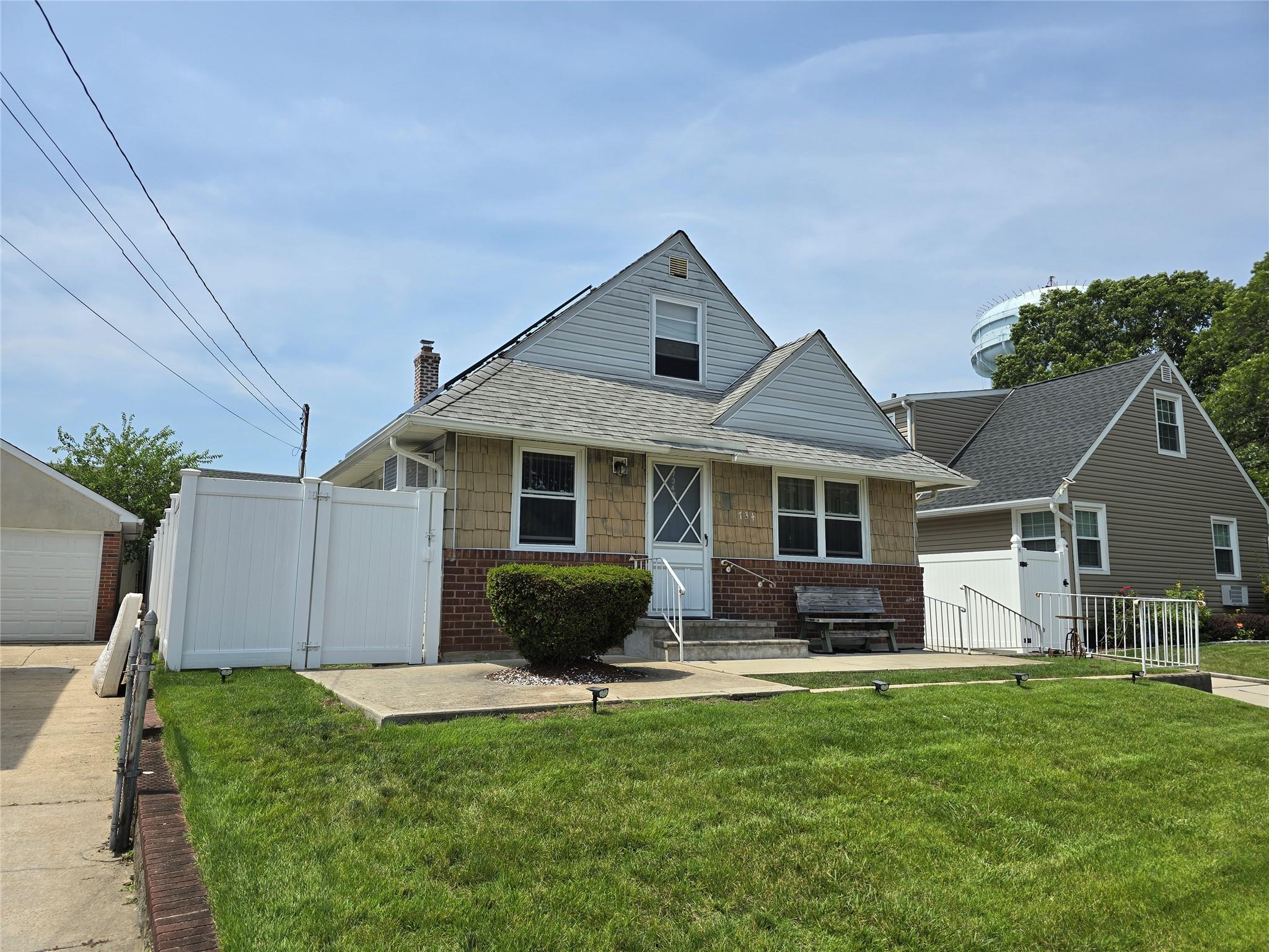 Single Family Dauntless  Nassau County, NY 11003, MLS-877899-3
