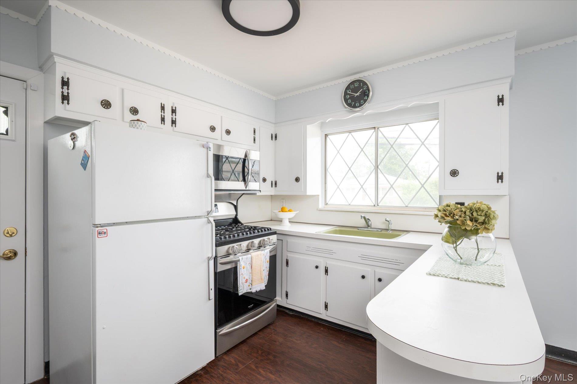 Single Family Davison  Nassau County, NY 11572, MLS-877926-6