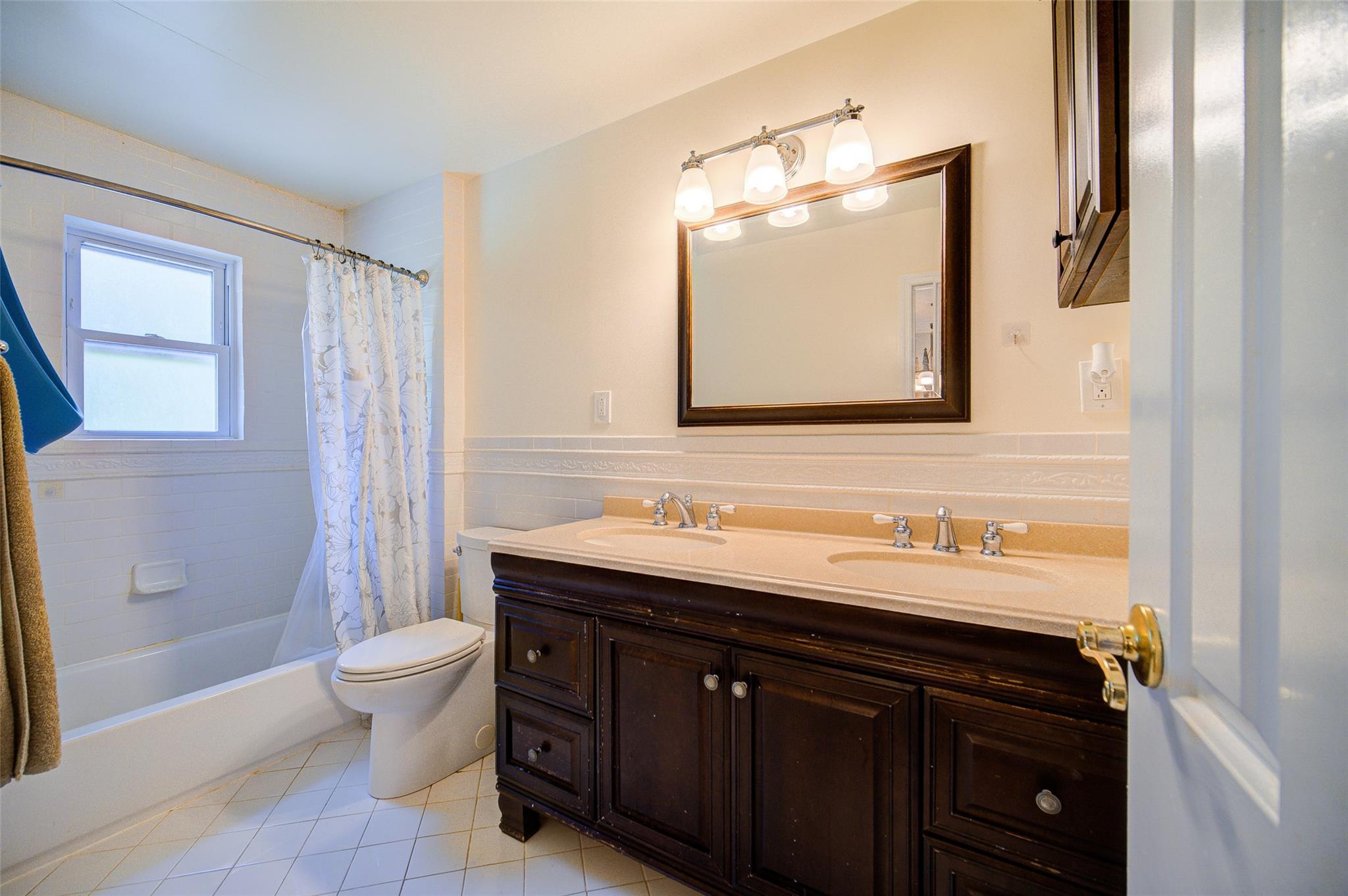 Single Family Highland  Suffolk County, NY 11746, MLS-877937-35