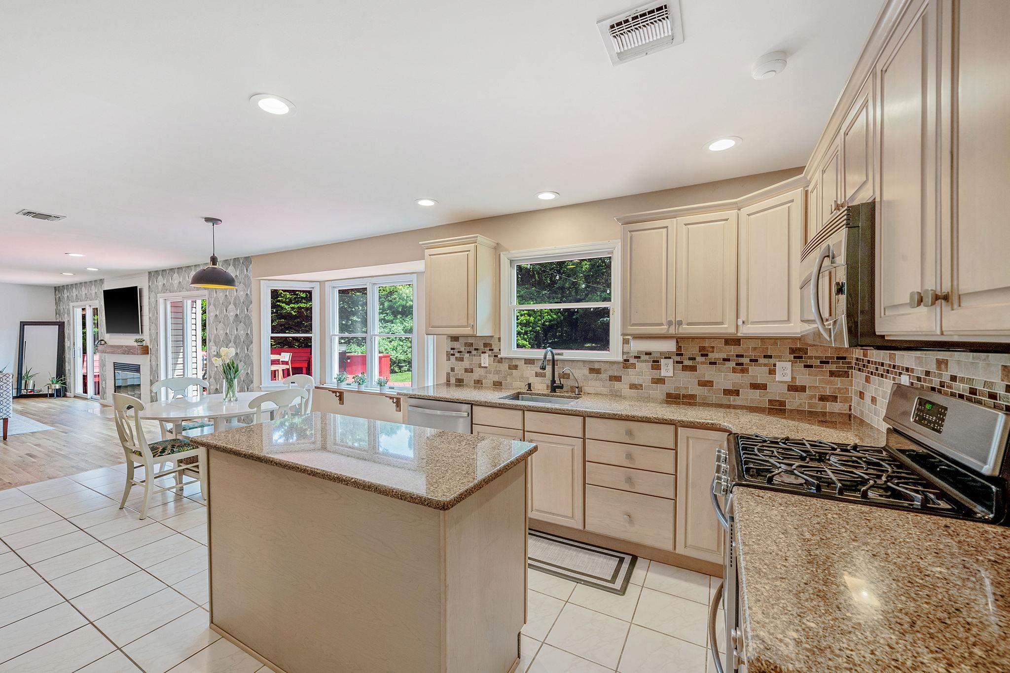 Single Family Caramel  Suffolk County, NY 11725, MLS-877959-11
