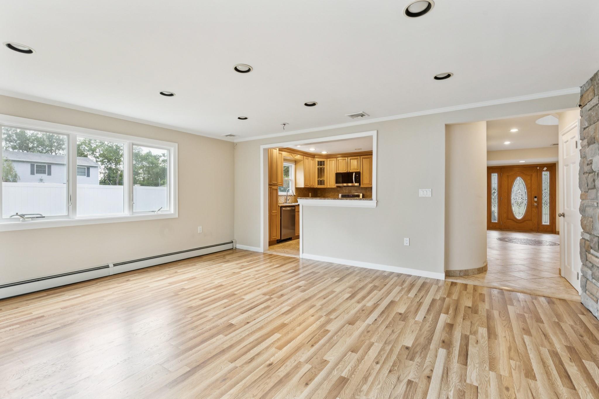 Single Family Tulipwood  Suffolk County, NY 11725, MLS-877986-10