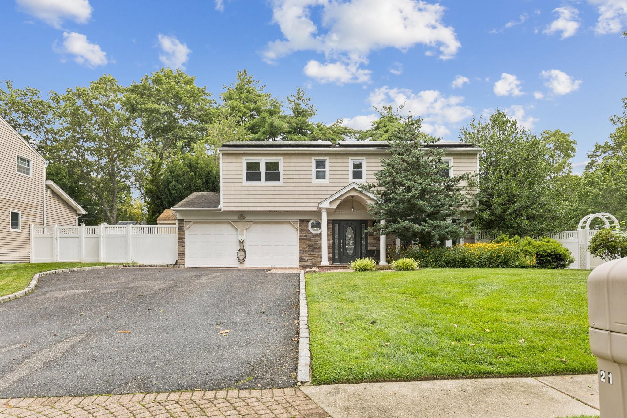 Single Family Tulipwood  Suffolk County, NY 11725, MLS-877986-2