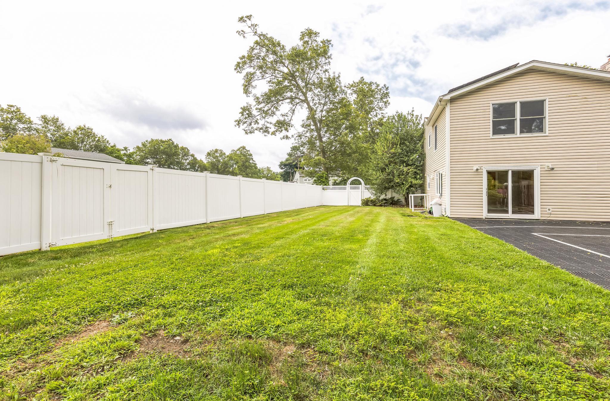 Single Family Tulipwood  Suffolk County, NY 11725, MLS-877986-31