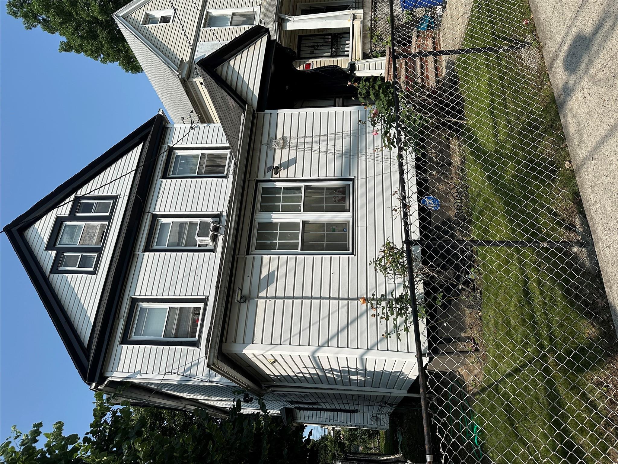 Single Family Waltham  Queens, NY 11435, MLS-878008-2