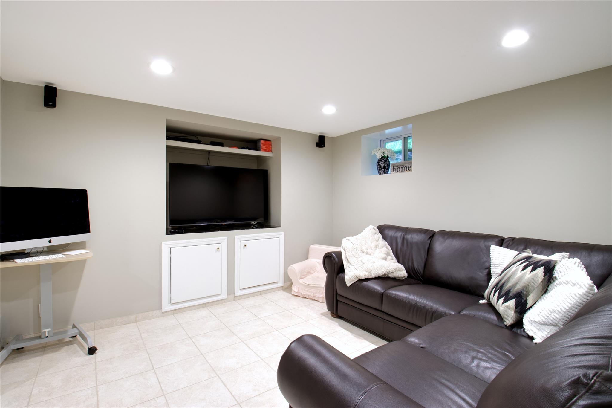Single Family Brixton  Nassau County, NY 11530, MLS-878021-22