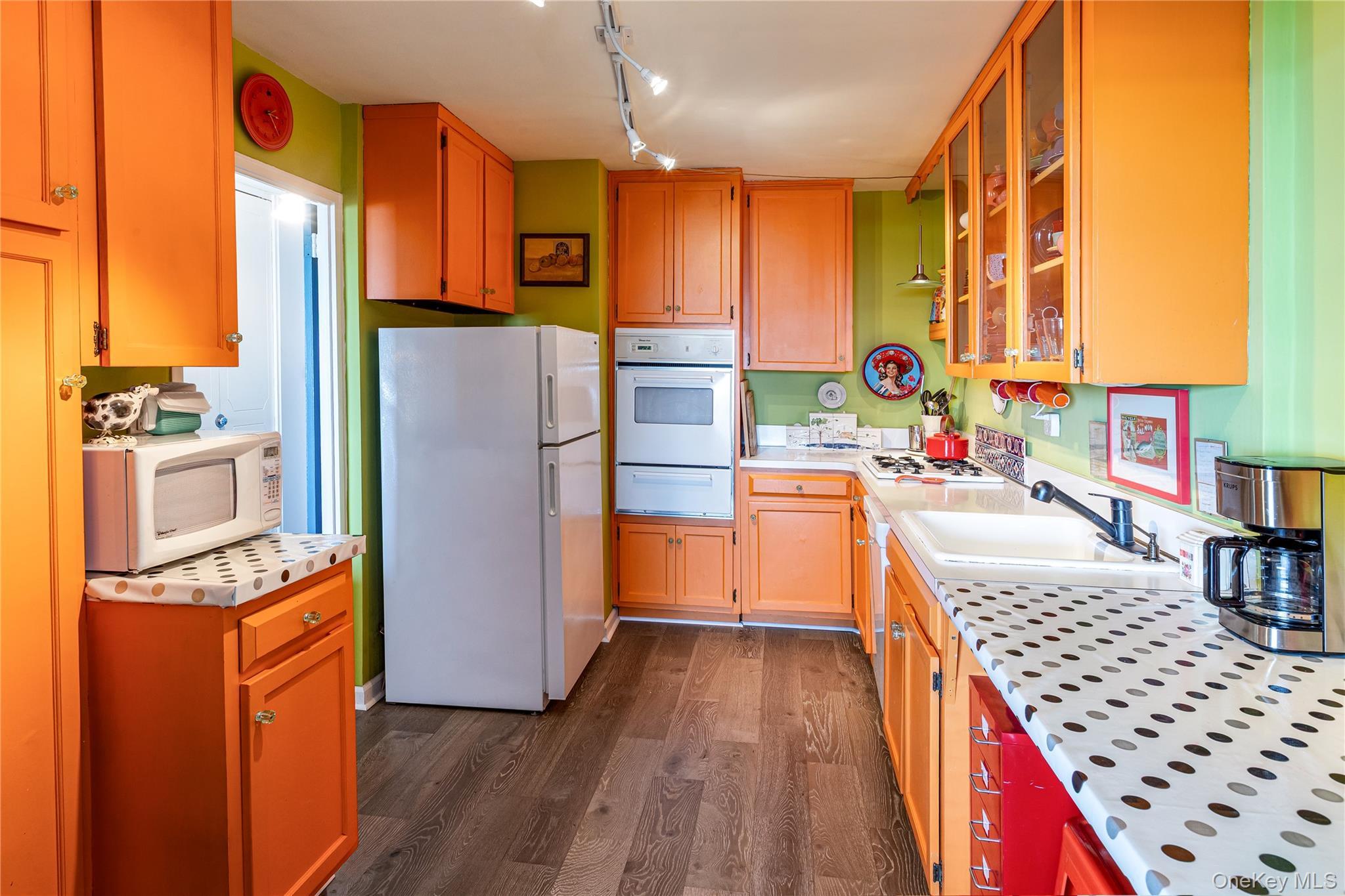 Coop Johnson  Bronx, NY 10463, MLS-878022-9