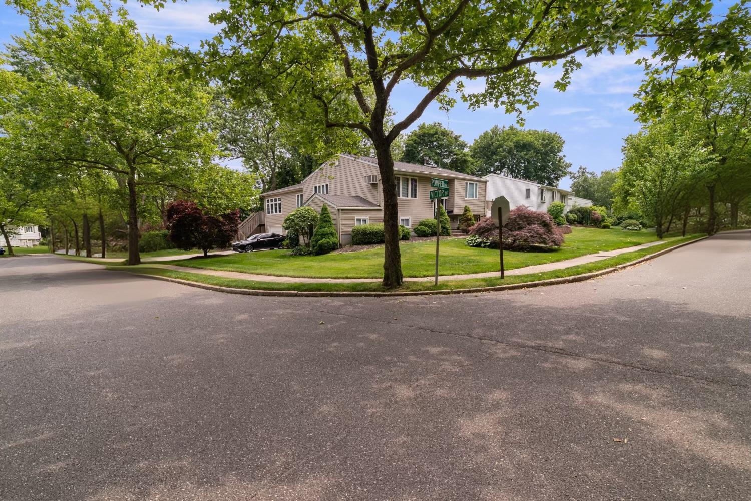 Single Family Pomper  Suffolk County, NY 11731, MLS-878036-28