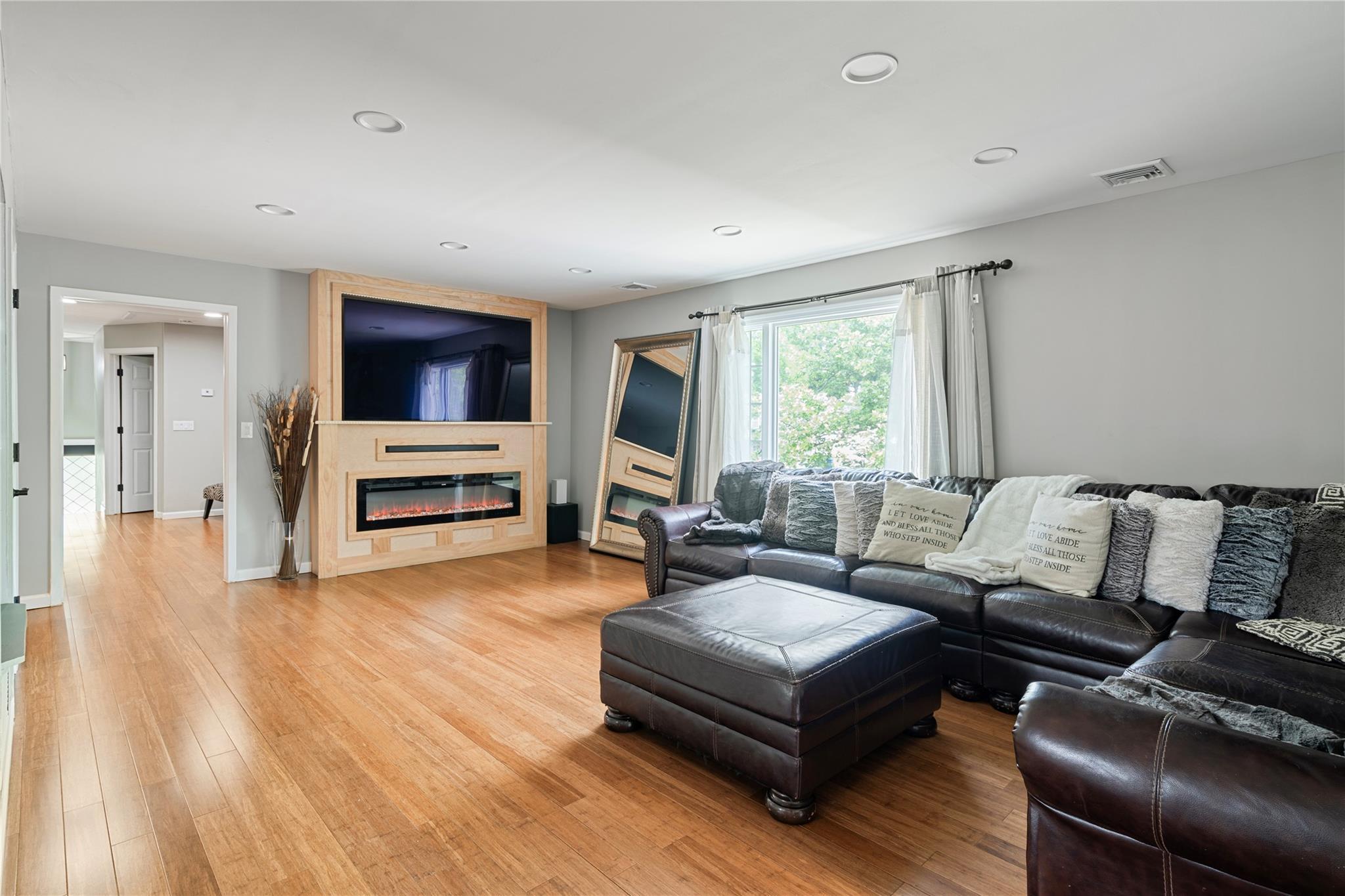 Single Family Pomper  Suffolk County, NY 11731, MLS-878036-8