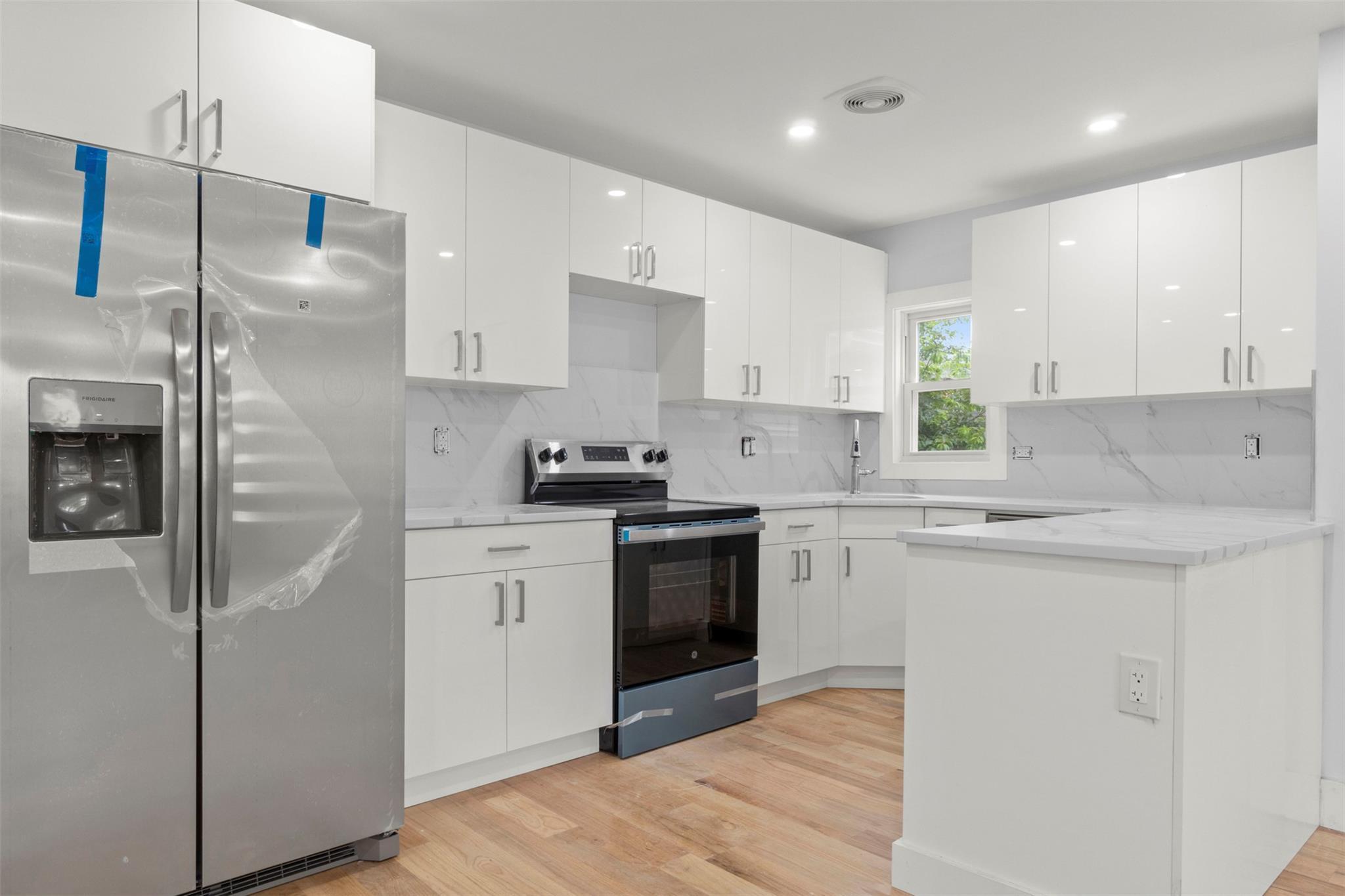 Single Family 135th  Queens, NY 11413, MLS-878080-10