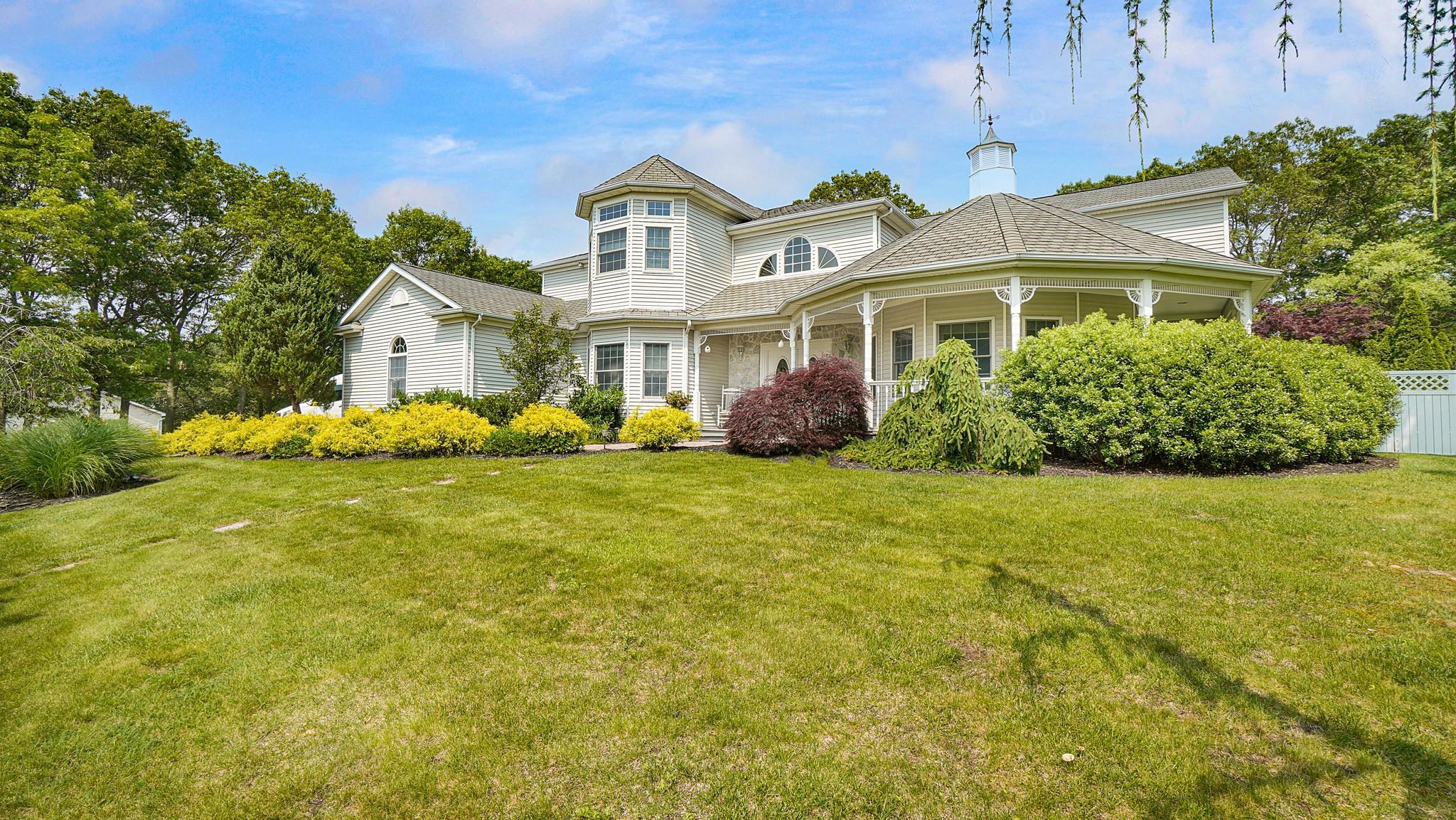 Single Family Lidge  Suffolk County, NY 11738, MLS-878115-2