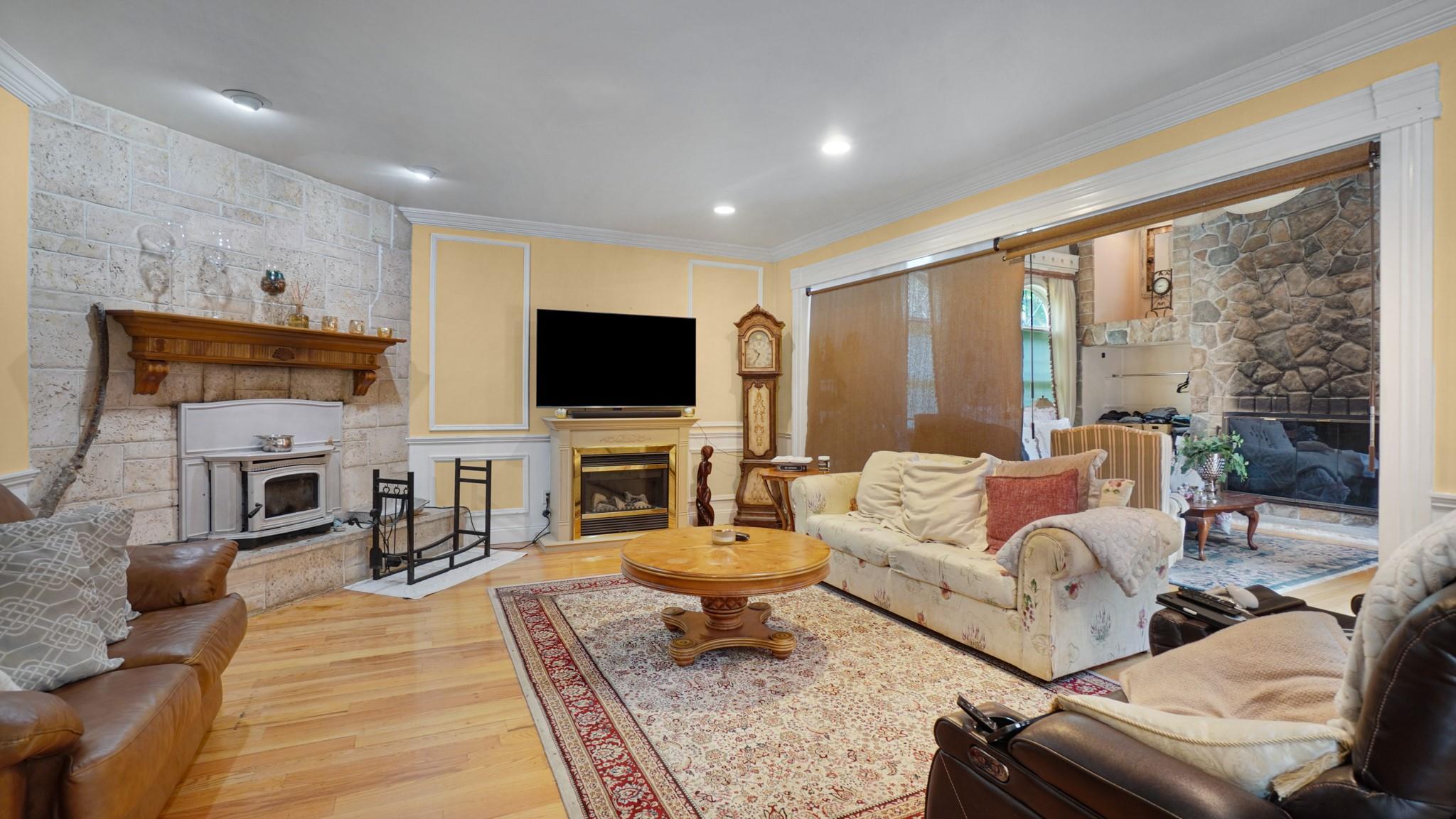 Single Family Lidge  Suffolk County, NY 11738, MLS-878115-22