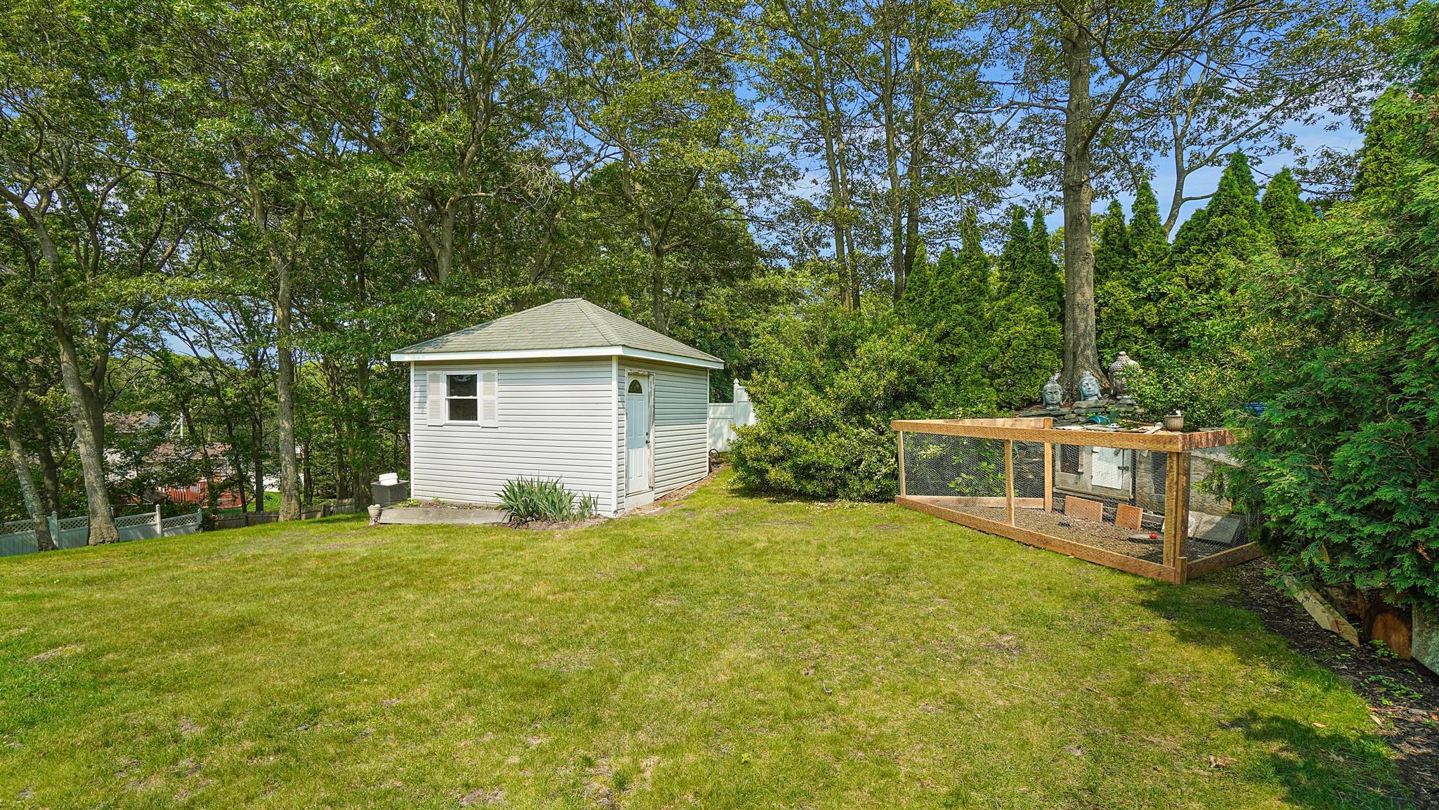 Single Family Lidge  Suffolk County, NY 11738, MLS-878115-3