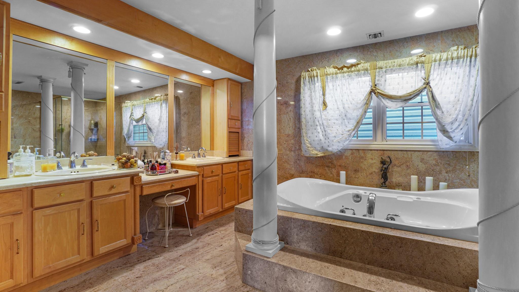 Single Family Lidge  Suffolk County, NY 11738, MLS-878115-30