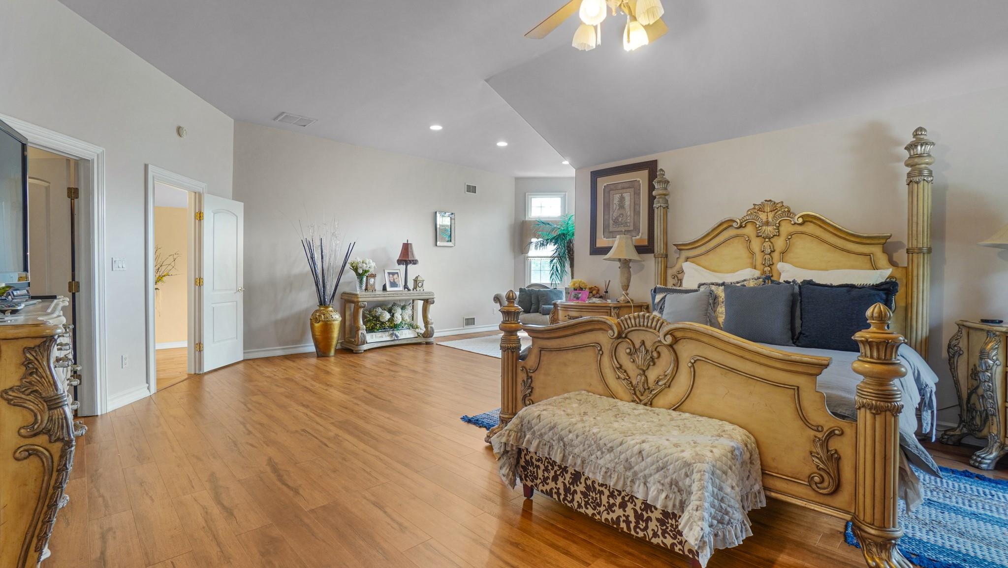 Single Family Lidge  Suffolk County, NY 11738, MLS-878115-32