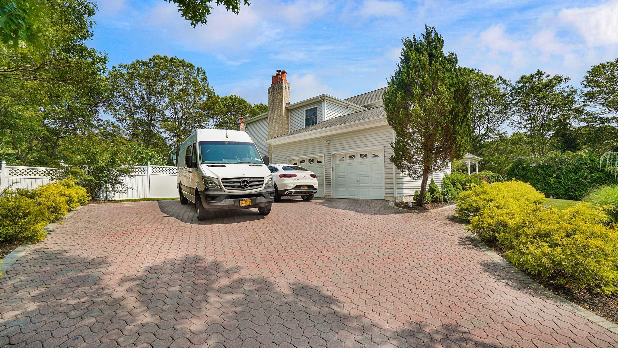 Single Family Lidge  Suffolk County, NY 11738, MLS-878115-43