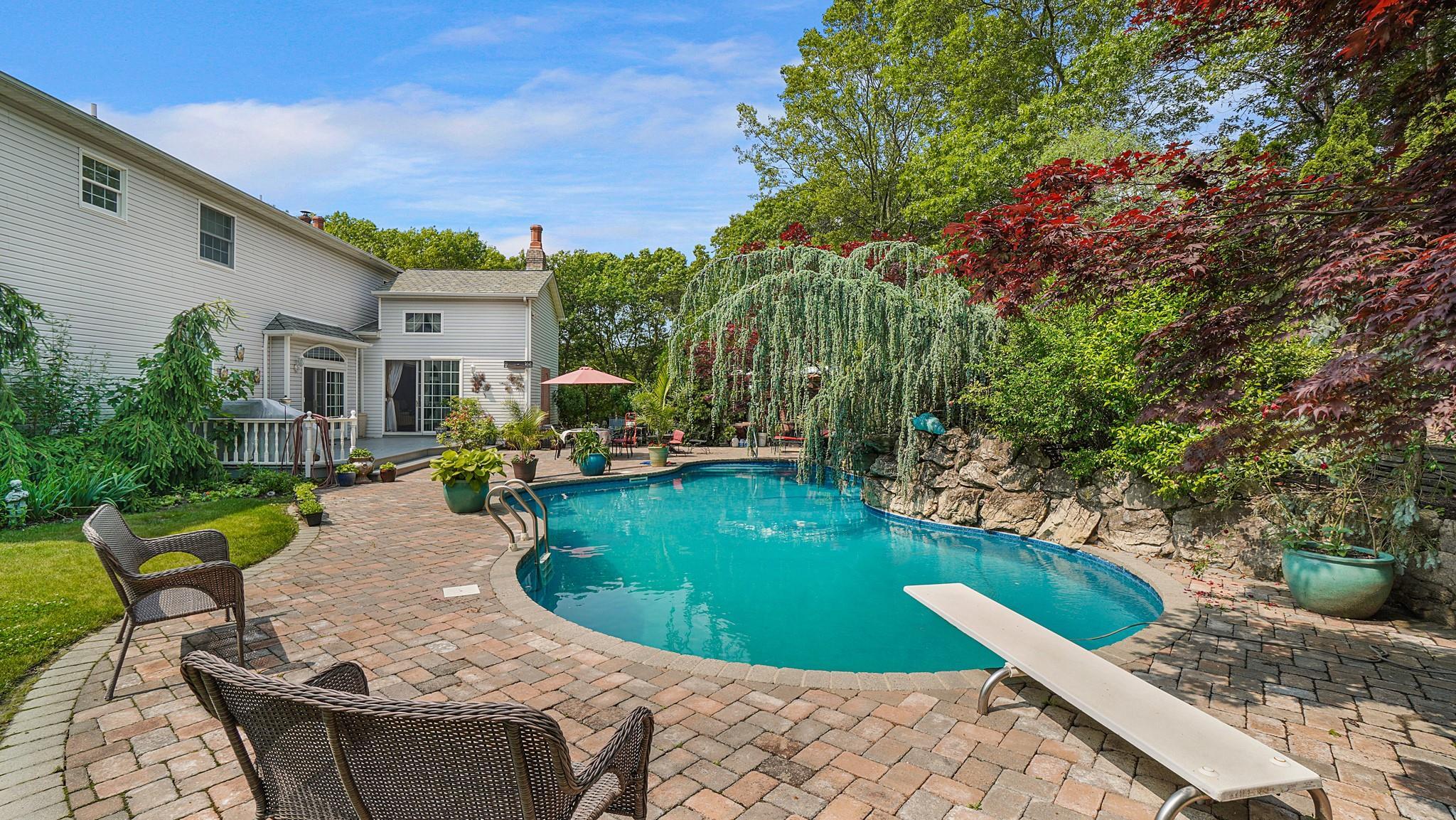 Single Family Lidge  Suffolk County, NY 11738, MLS-878115-46