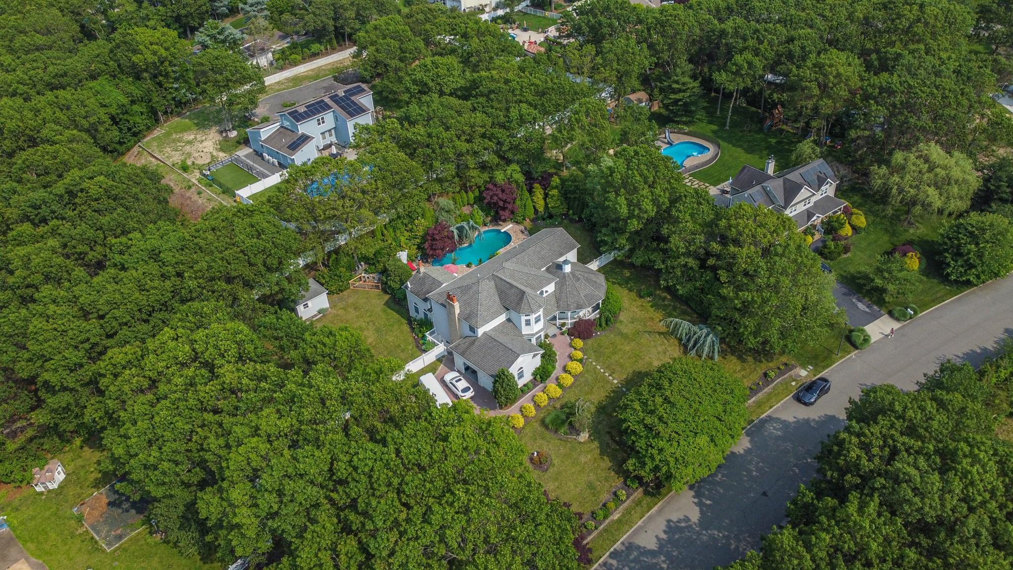 Single Family Lidge  Suffolk County, NY 11738, MLS-878115-9