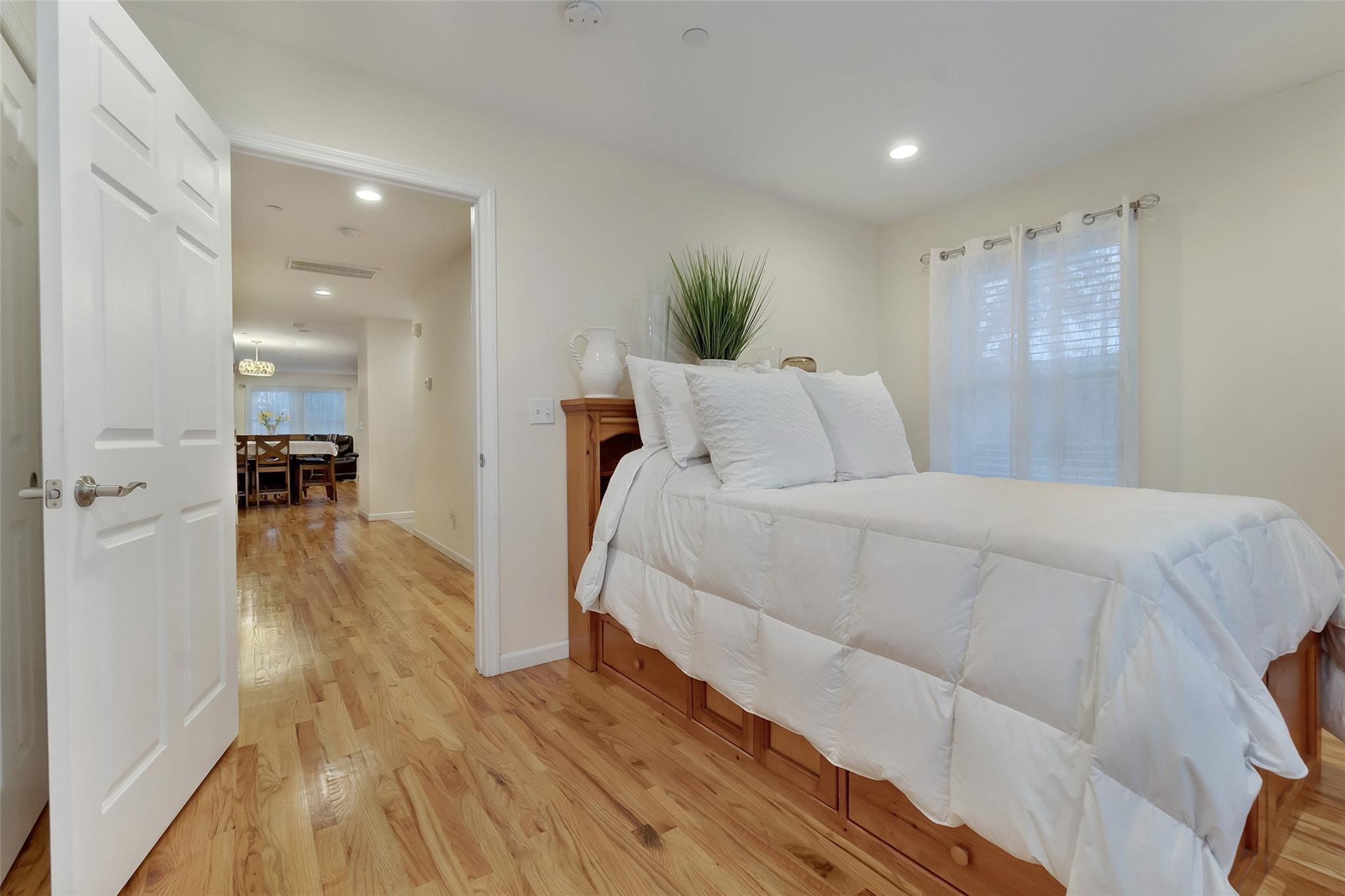 Single Family Janet  Queens, NY 11697, MLS-878244-10