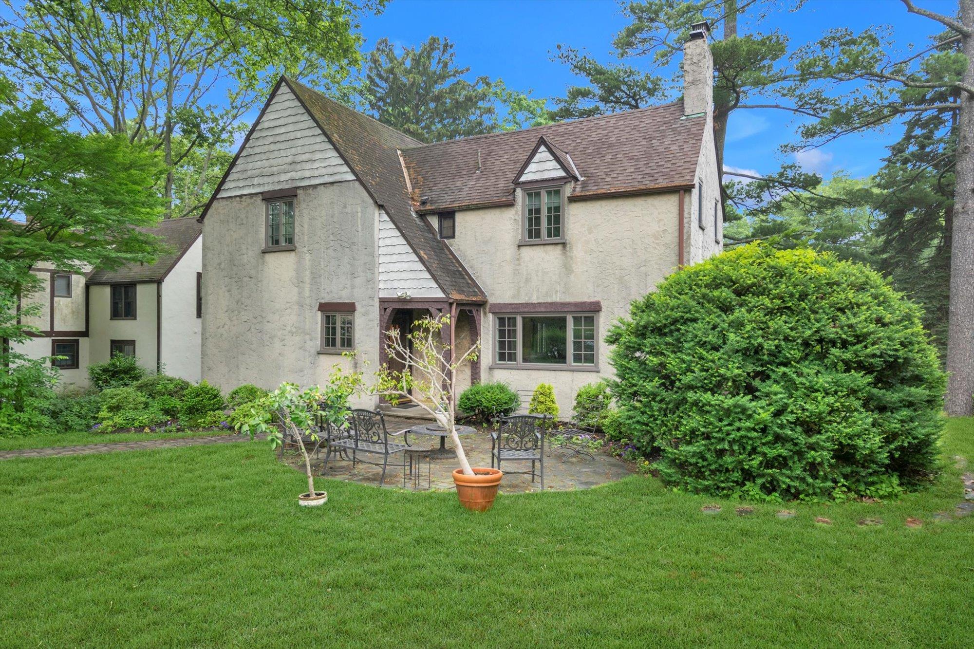 Single Family Summit  Nassau County, NY 11050, MLS-878270-17