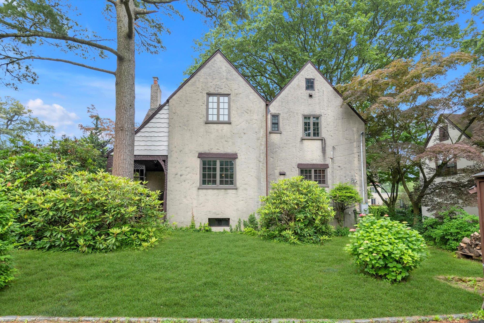 Single Family Summit  Nassau County, NY 11050, MLS-878270-18