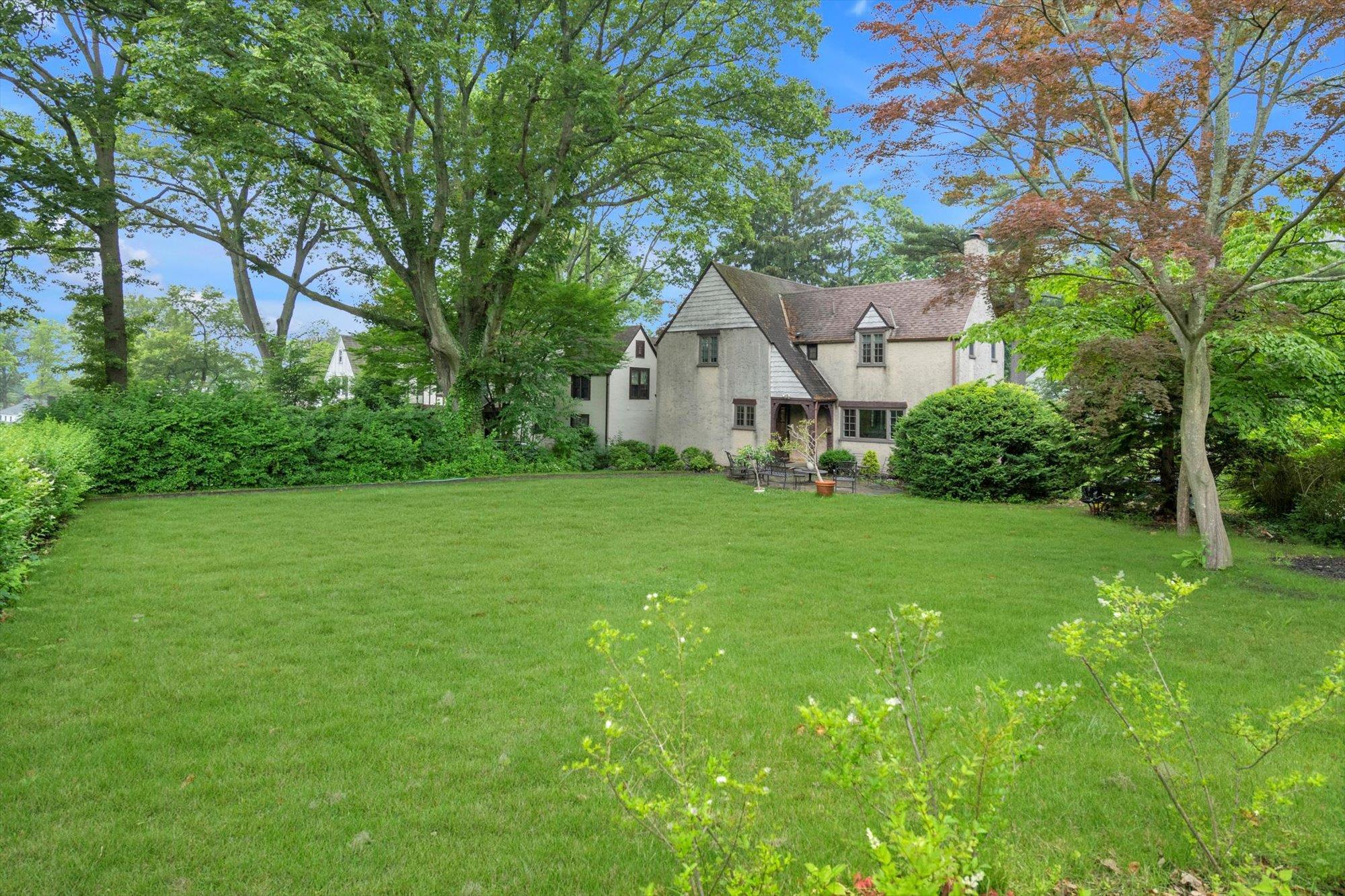 Single Family Summit  Nassau County, NY 11050, MLS-878270-19