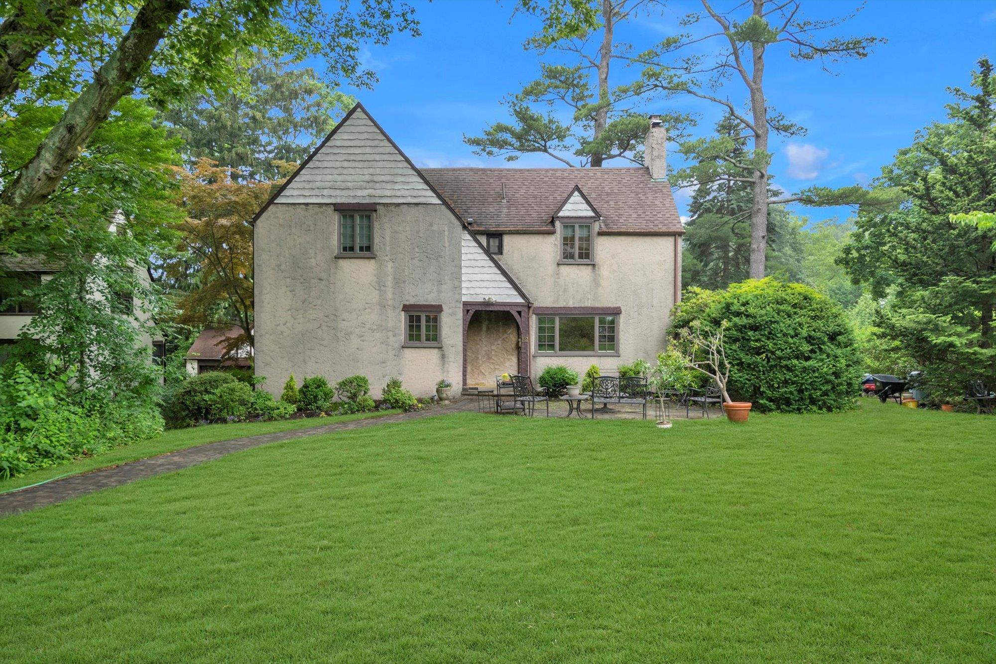 Single Family Summit  Nassau County, NY 11050, MLS-878270-2