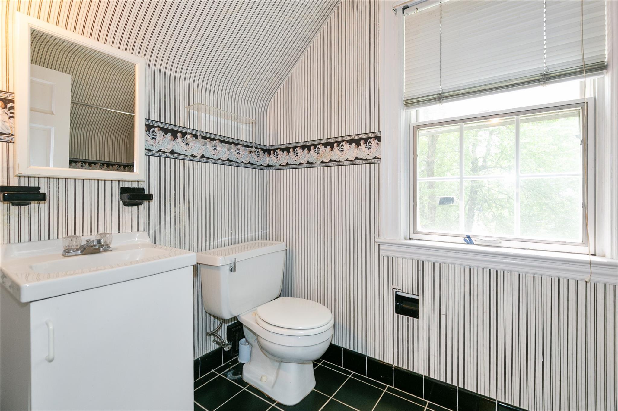 Single Family Ravine  Nassau County, NY 11023, MLS-878299-18