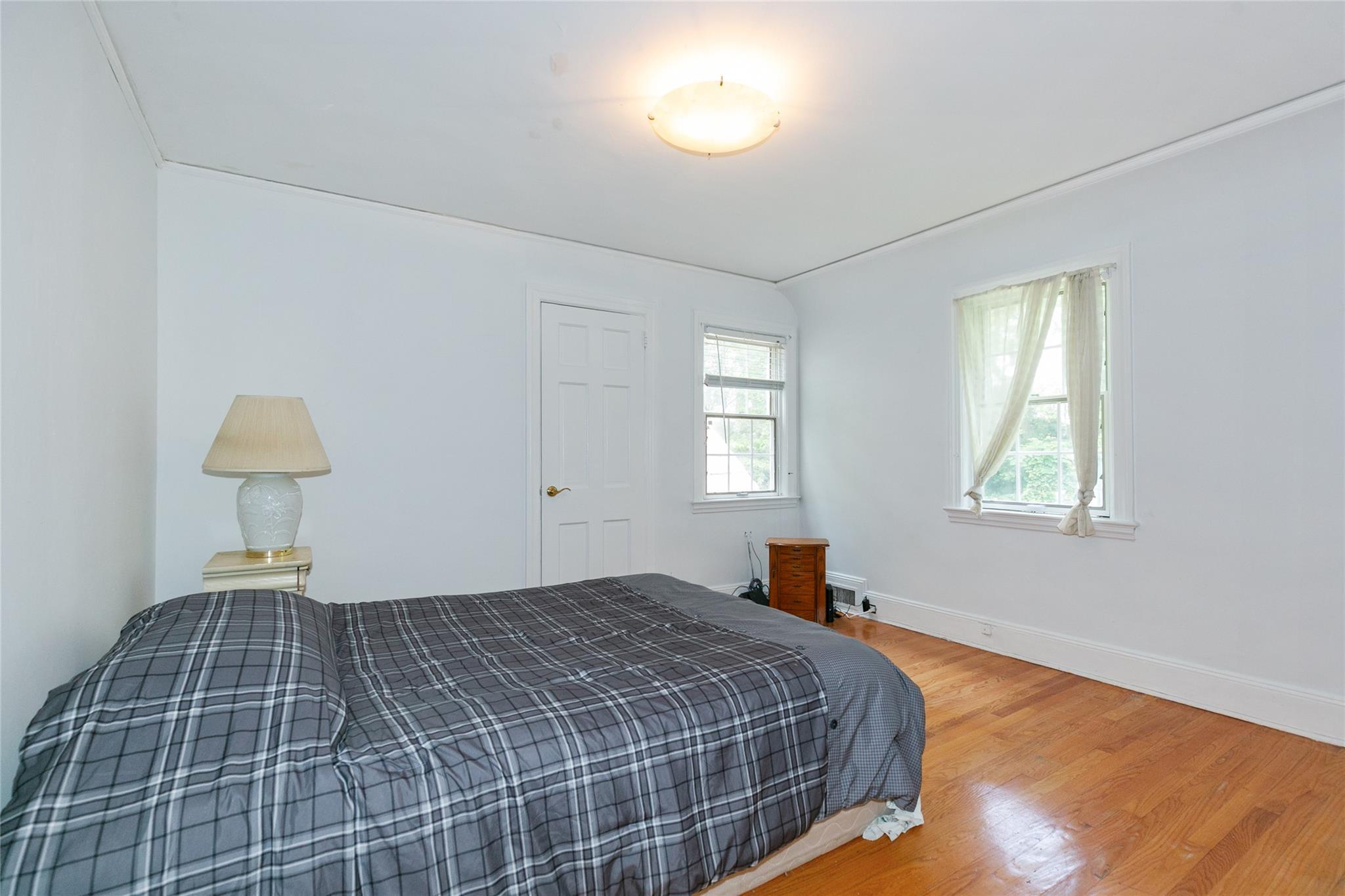 Single Family Ravine  Nassau County, NY 11023, MLS-878299-24