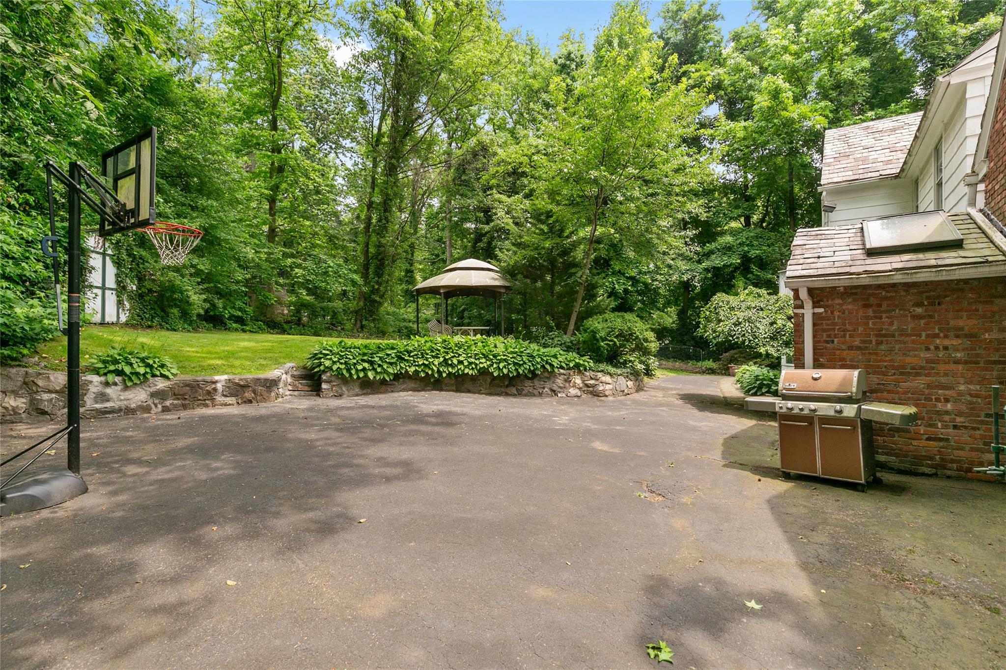 Single Family Ravine  Nassau County, NY 11023, MLS-878299-39