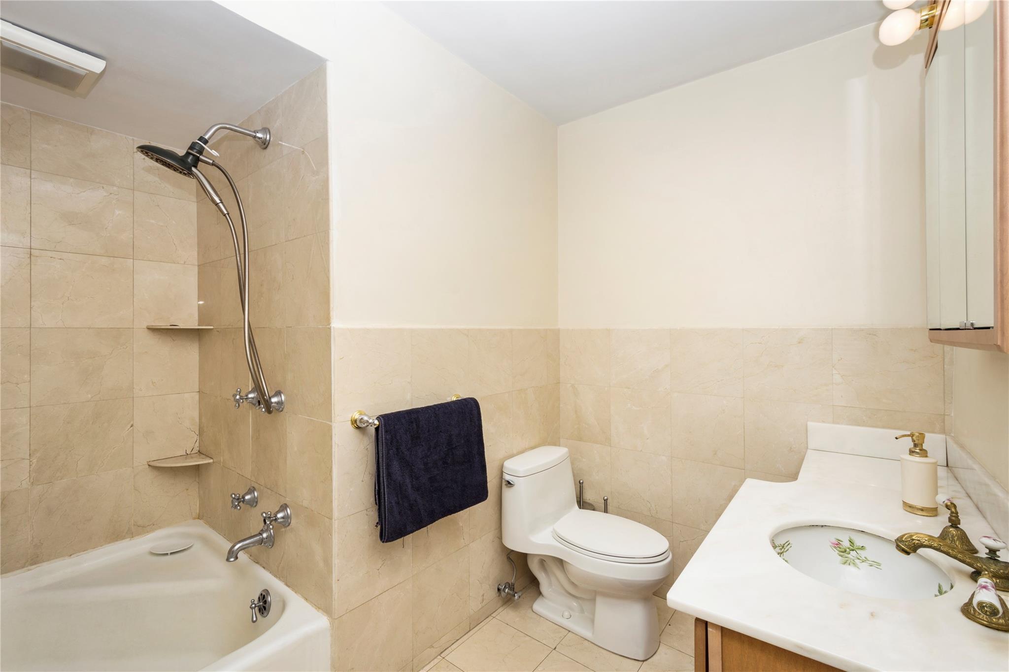 Single Family Grosvenor  Bronx, NY 10471, MLS-878300-11