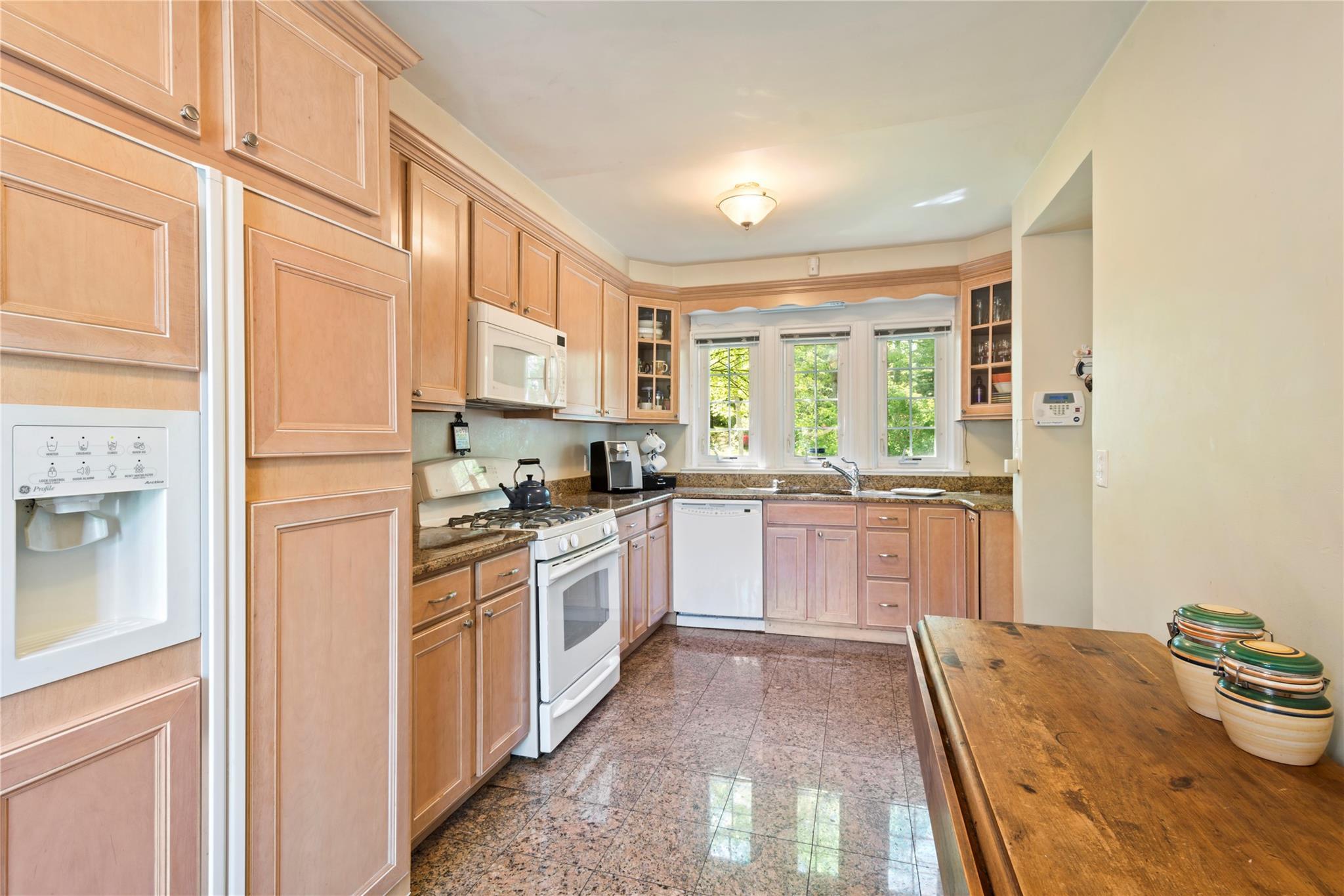 Single Family Grosvenor  Bronx, NY 10471, MLS-878300-6