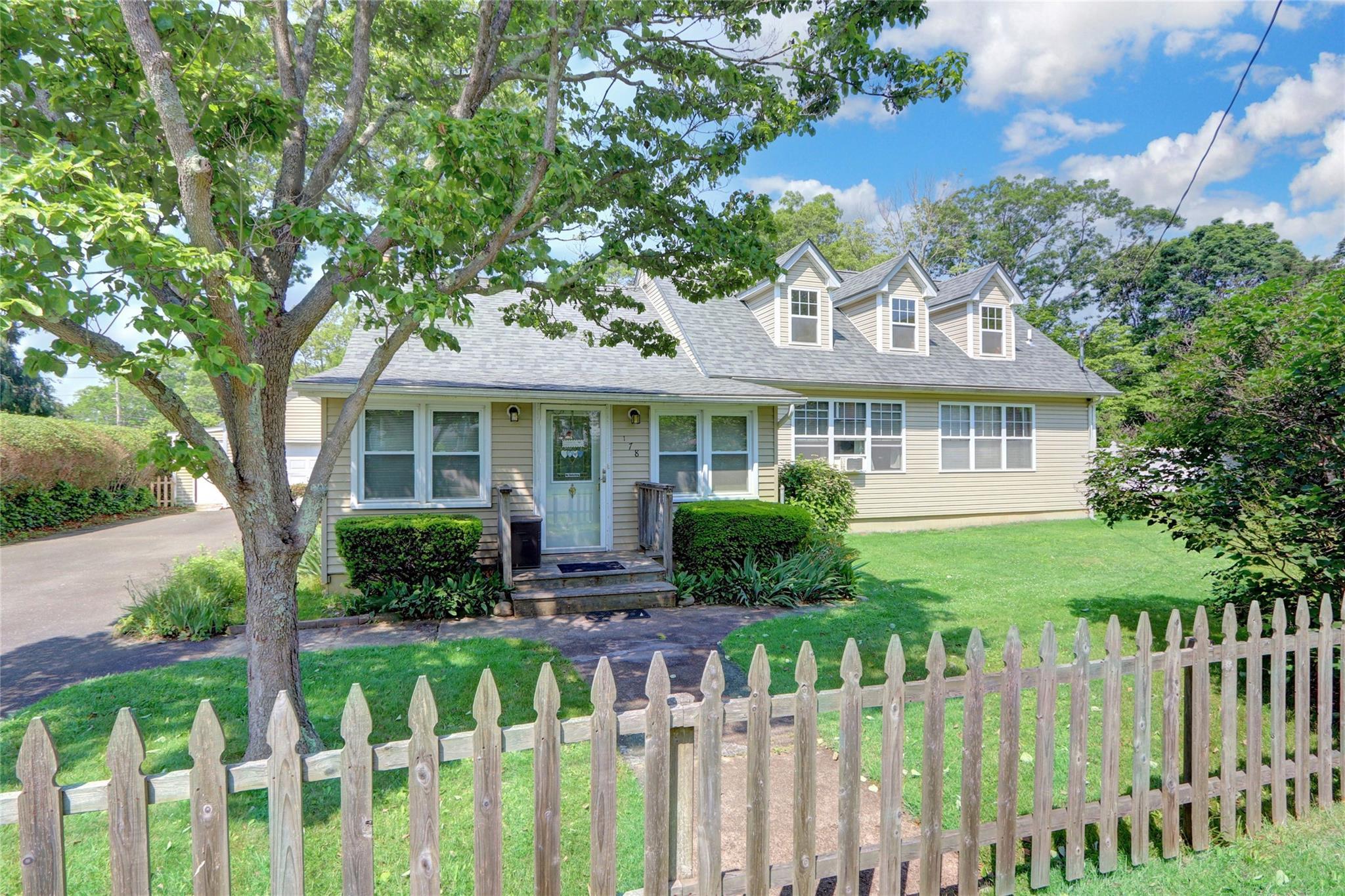 Single Family Magnolia  Suffolk County, NY 11951, MLS-878383-2