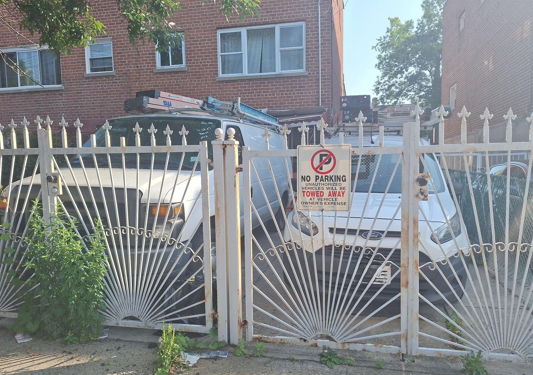 Single Family 219th  Bronx, NY 10469, MLS-878395-2