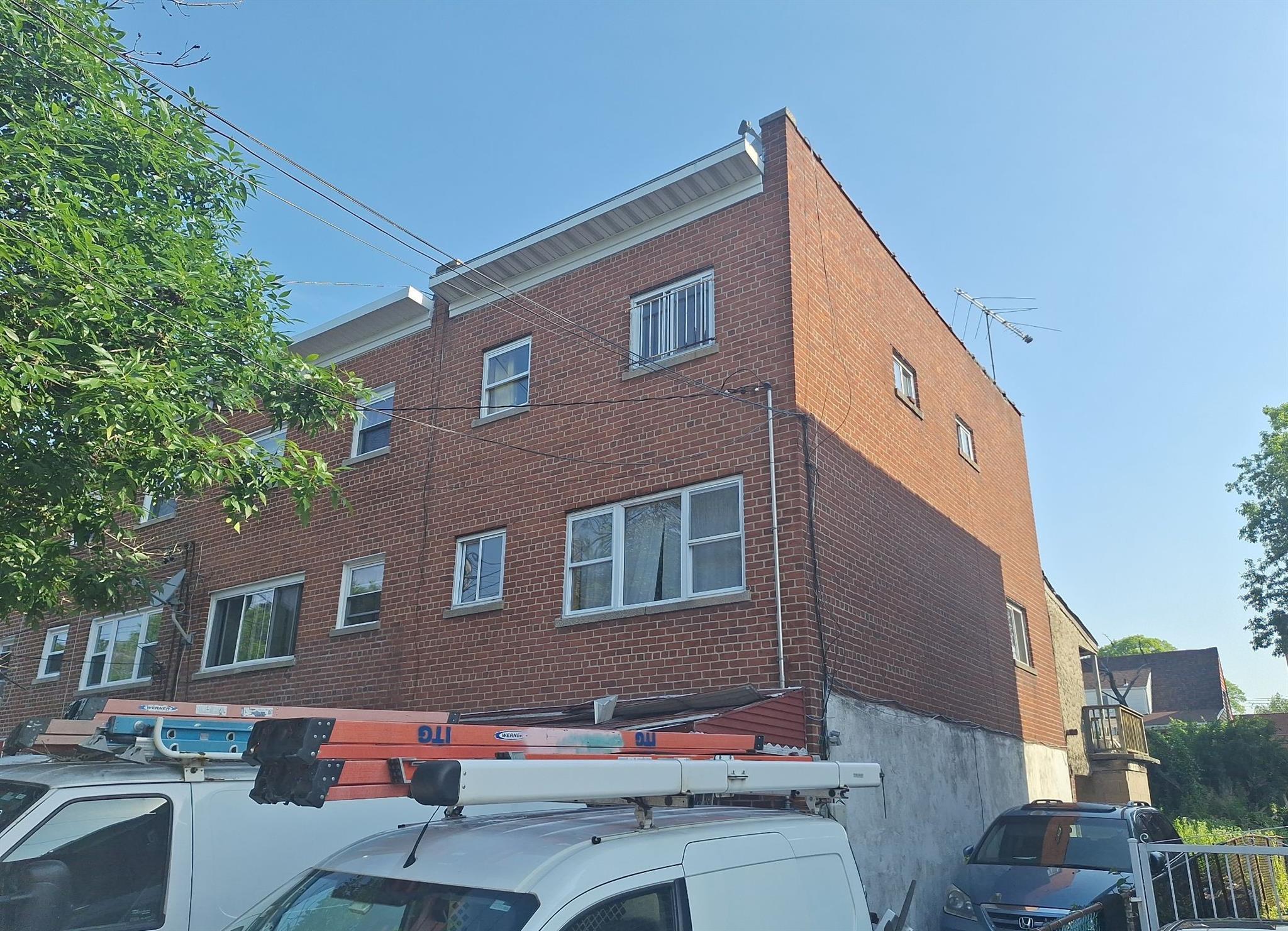 Single Family 219th  Bronx, NY 10469, MLS-878395-3