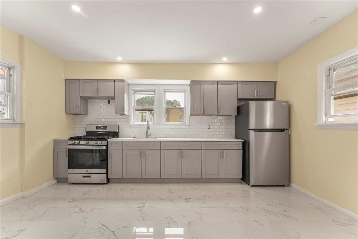 Single Family Wickham  Bronx, NY 10466, MLS-878407-6