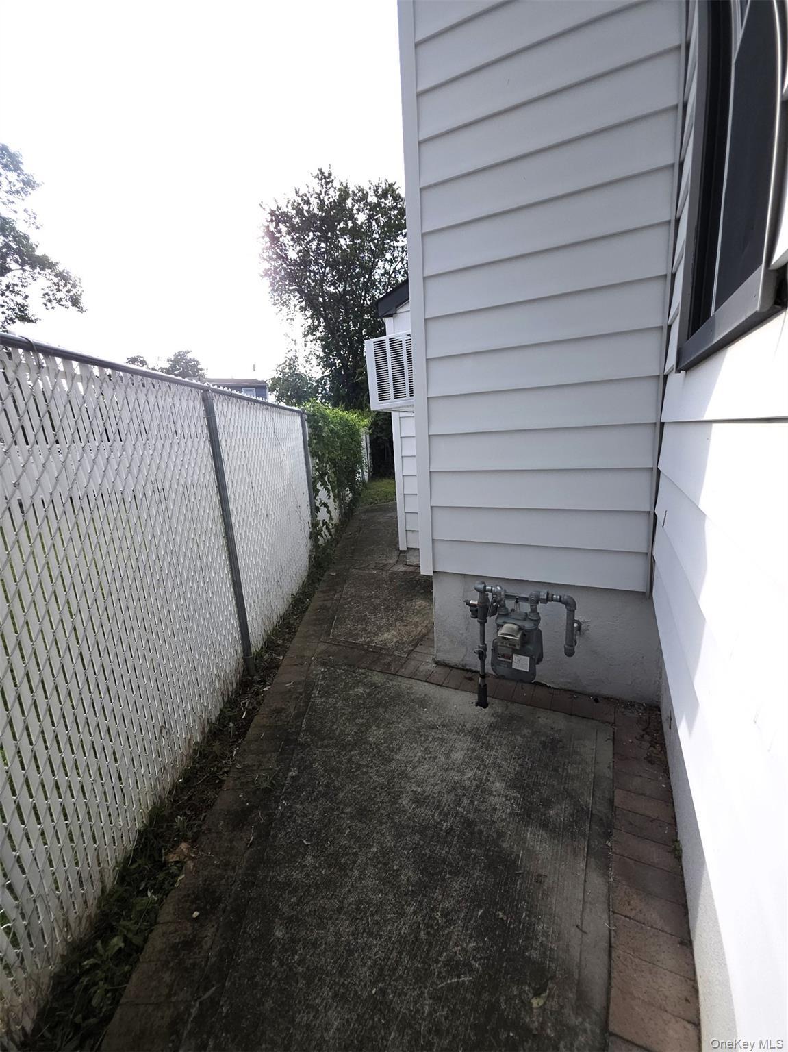 Single Family June Nassau County, NY 11709, MLS-878440-9